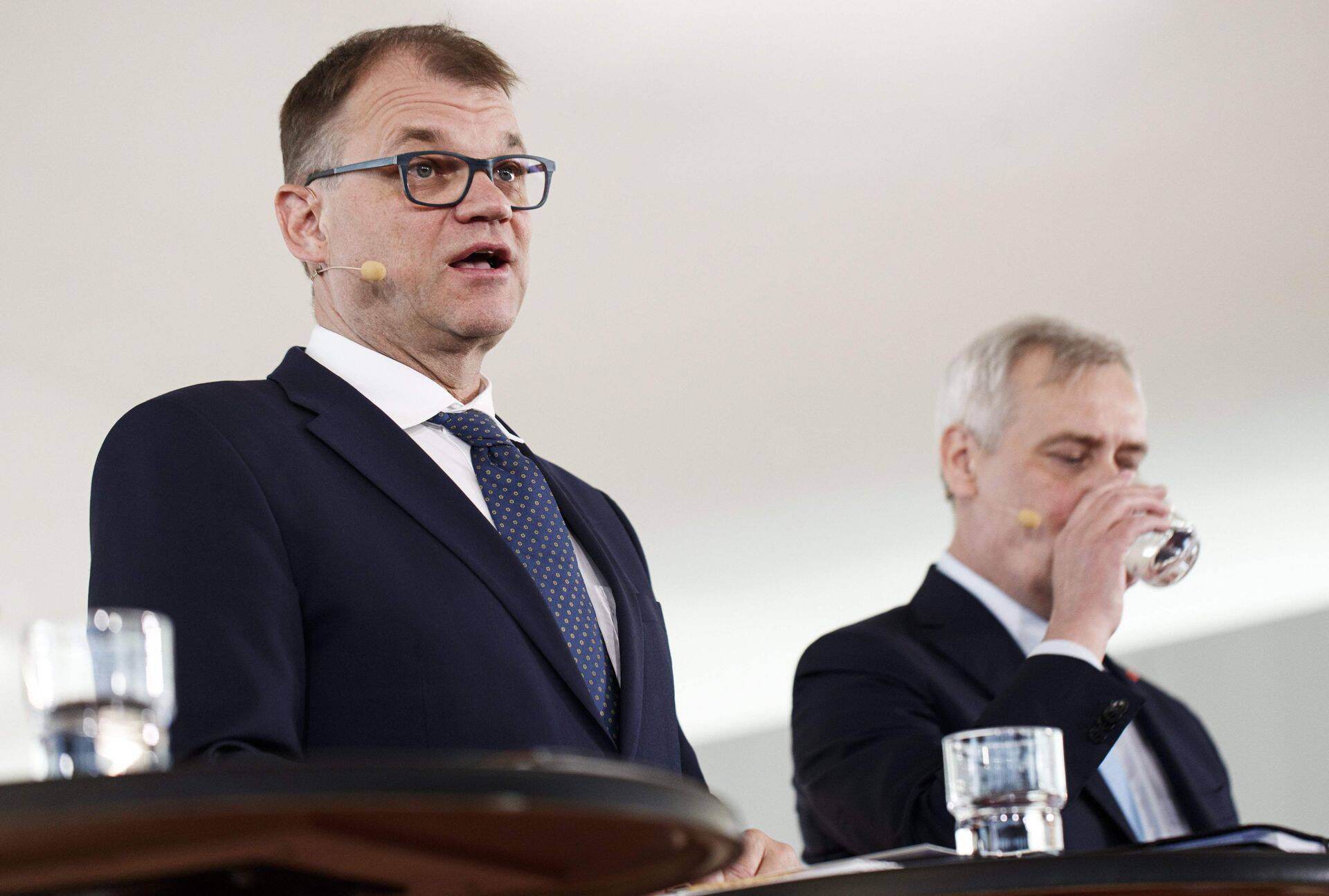 Eesti põhjanaabrite Keskerakonna juht Juha Sipilä (vasakul) võtab Soome uues valitsuses noorema venna rolli, Sipilä valitsuse maha võtnud sotsiaalreform jäetakse uues valitsuses kõrvale.