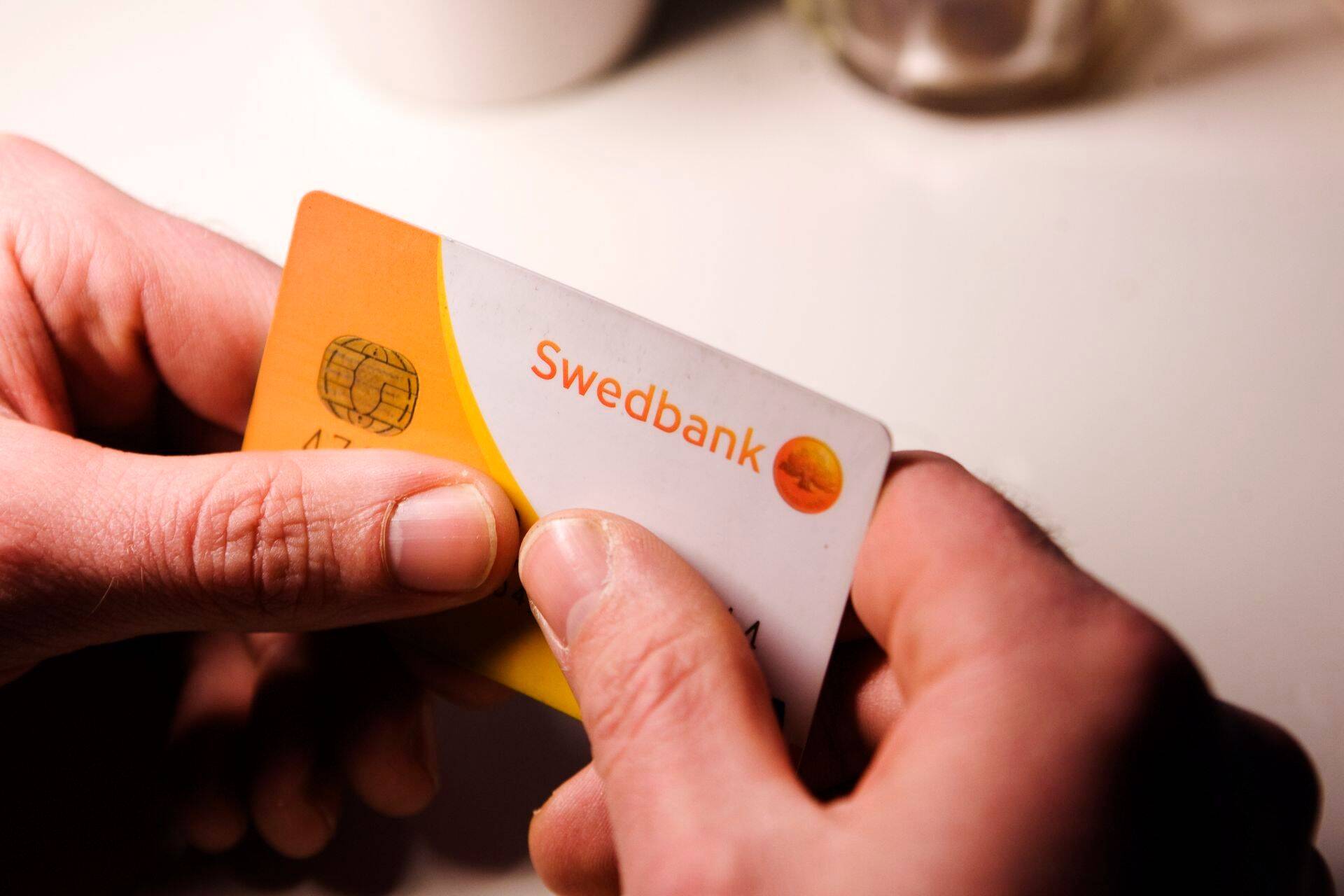 Swedbanki mobiilipanga kasutajad saavad kaarte hallata nutitelefonis