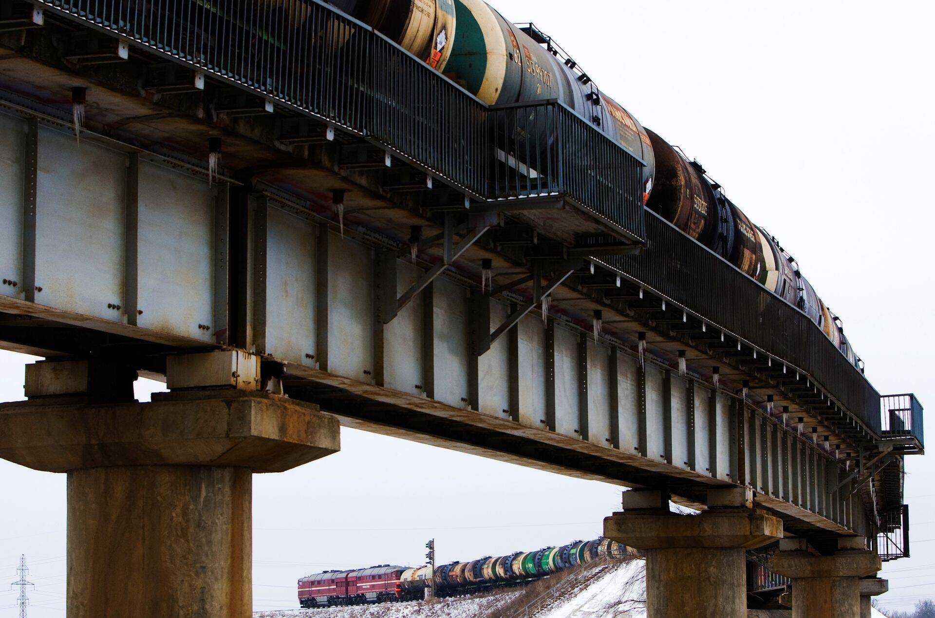 Mineraalkütuste toorainete hinnatõus mõjutab impordi kasvu.