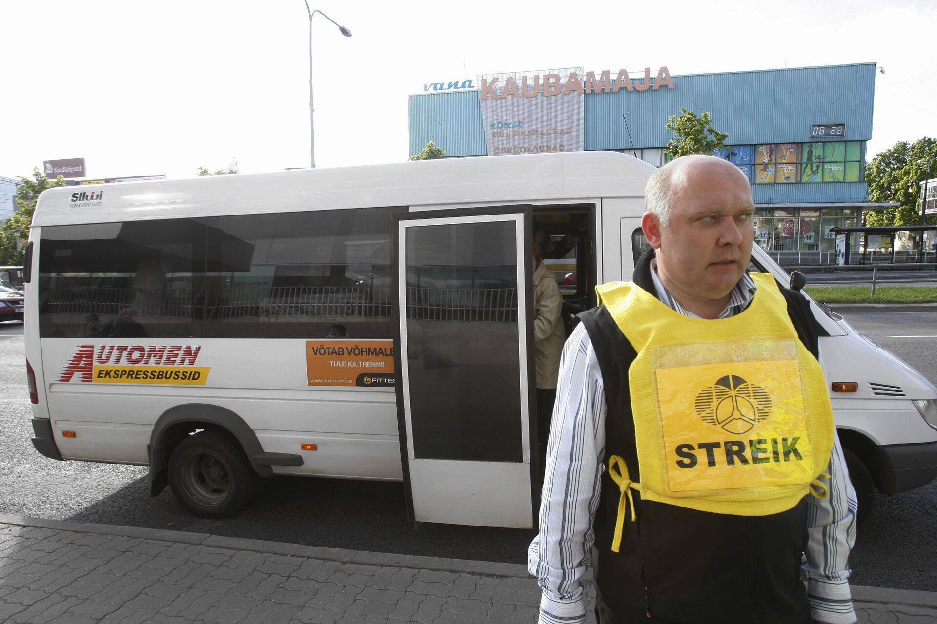 Aare Kübarsepp Tartu bussijuhtide streigil.