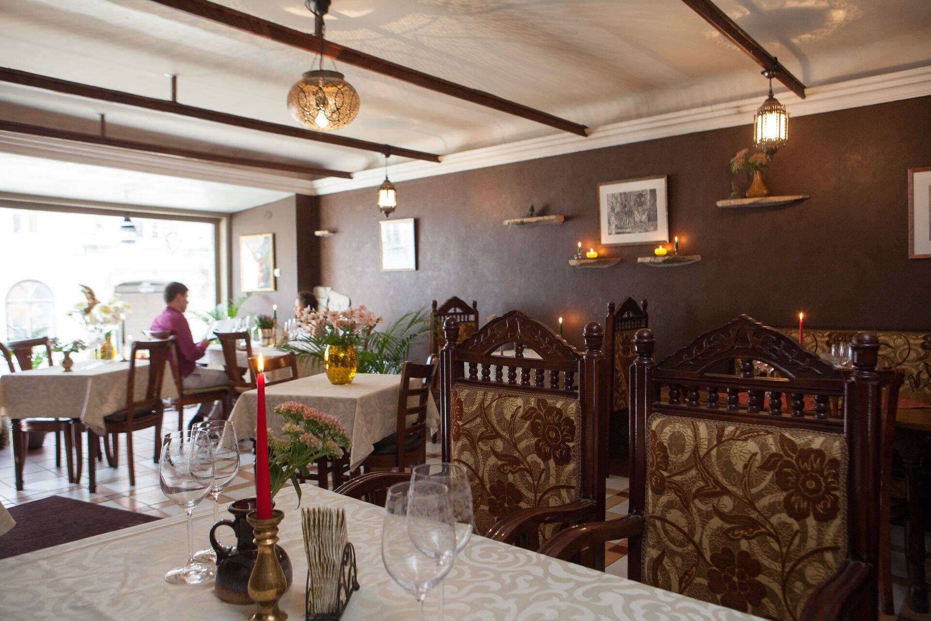 Söögikoht Magnuna 2 eristub paljudest teistest tõeliselt sõbraliku ja tähelepaneliku teeninduse poolest – pärast esmakohtumist isegi kolme nädala pärast mäletab ja tervitab sind lahke majaperemees.