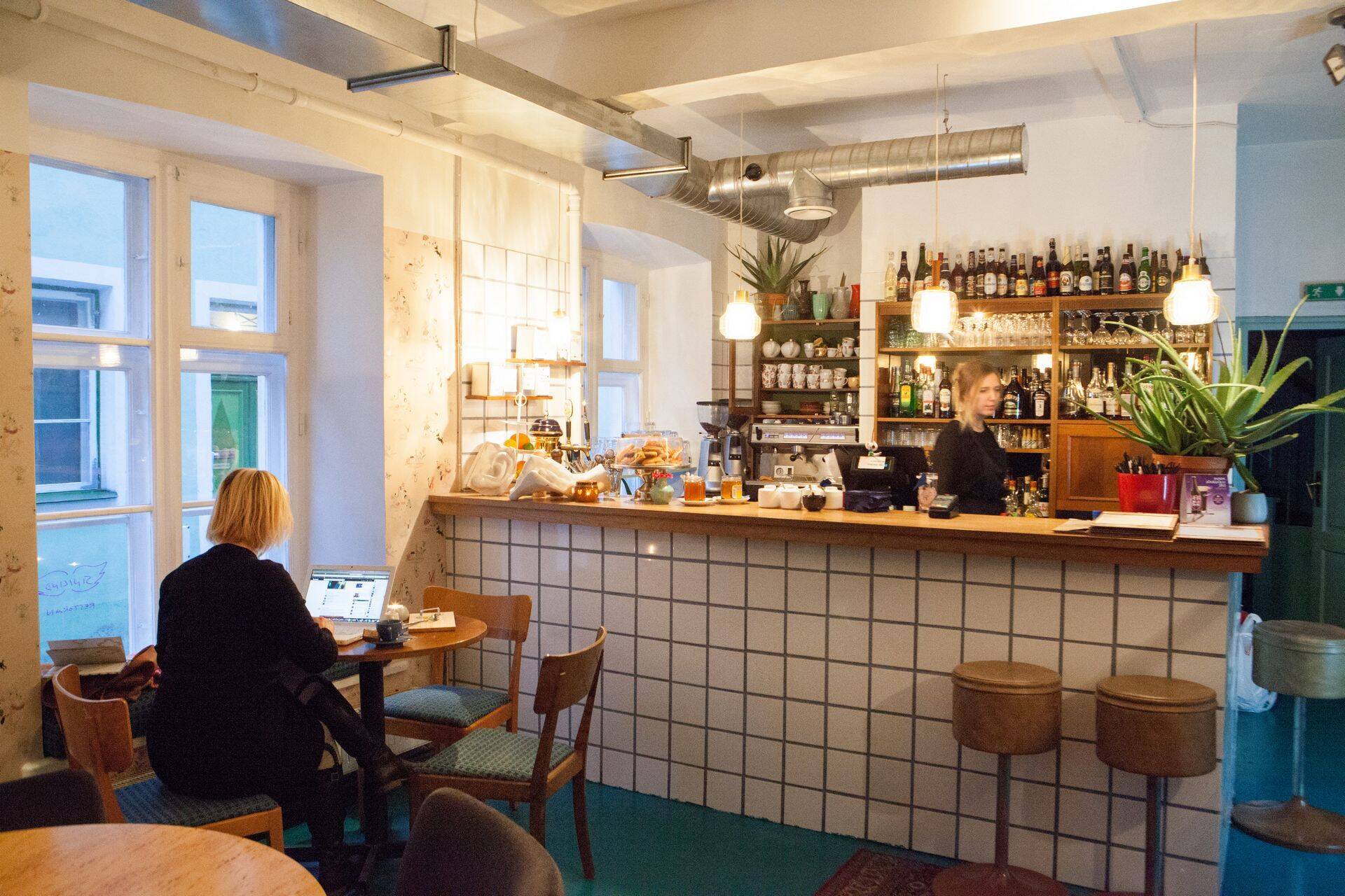 Sinilinnu kohviku asutanud endine profijalgpallur Aivar Anniste oskab hinnata meeskonna tähtsust - ettevõte toimib vaid siis, kui kõik on rahul ja teevad oma tööd hästi.