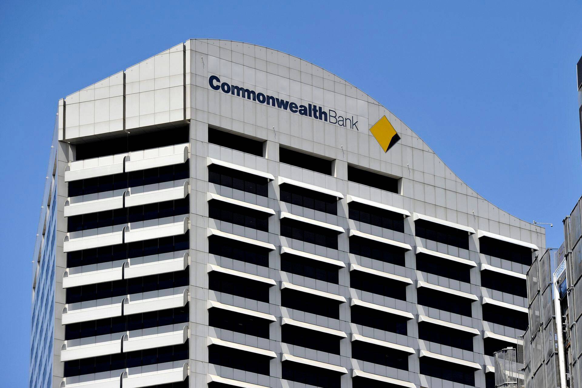 Austraalia Commonwealth Bank karmistas riigis elavatele välismaalastele antavate eluasemelaenude tingimusi. Suurimaid riske nähakse seoses hiinlastega.