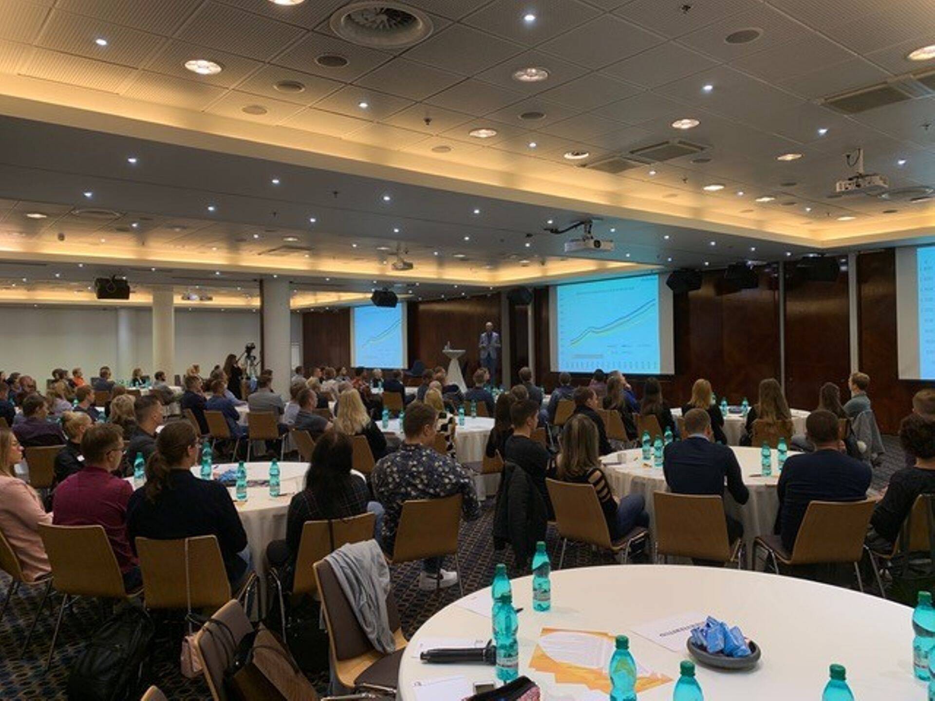 Huvitav fenomen praeguses kriisis. Pangad: „Kallis rahvas, tulge võtke laenu, tingimused pole halvenenud, intress pole üles läinud, palgatoetuse saamine pole takistus laenuvõtmisel.“