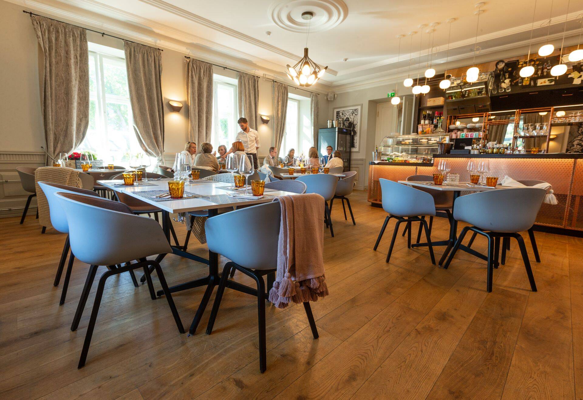Maarjamäele on tekkinud hubane prantsusepärane restoran.