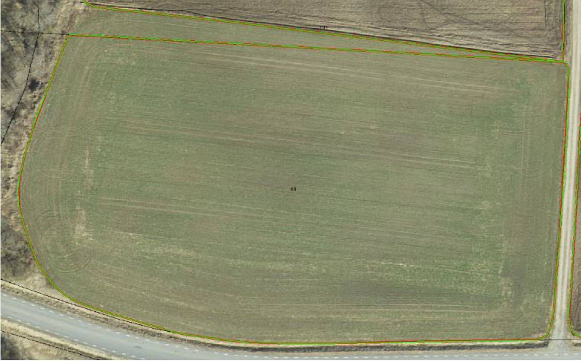 Fotol on toodud juhtum, kus musta joonega on toodud katastri piir, rohelisega taotletud piir ja punasega massiivi piir.