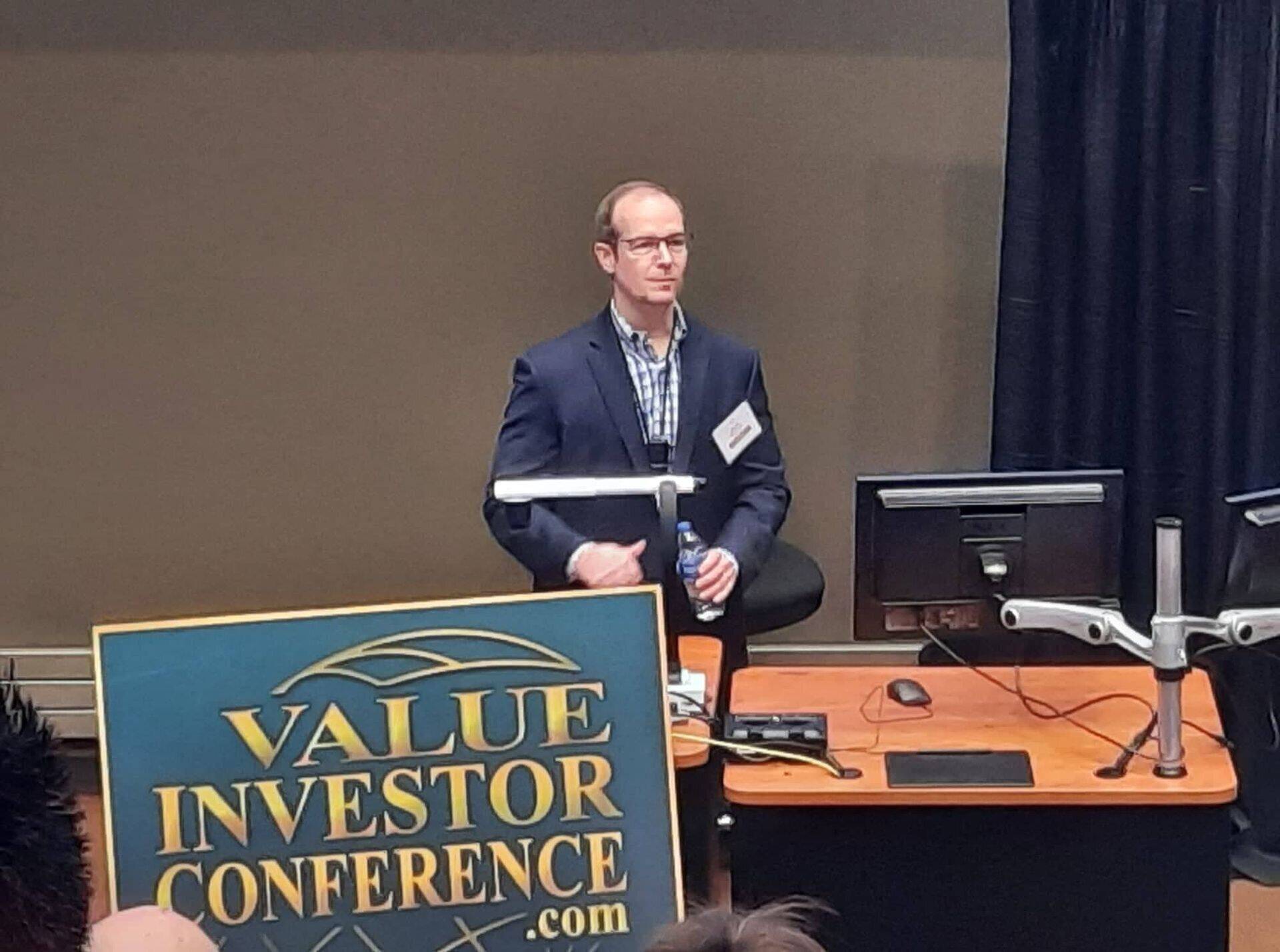 Аналитик Morningstar Давид Секера.