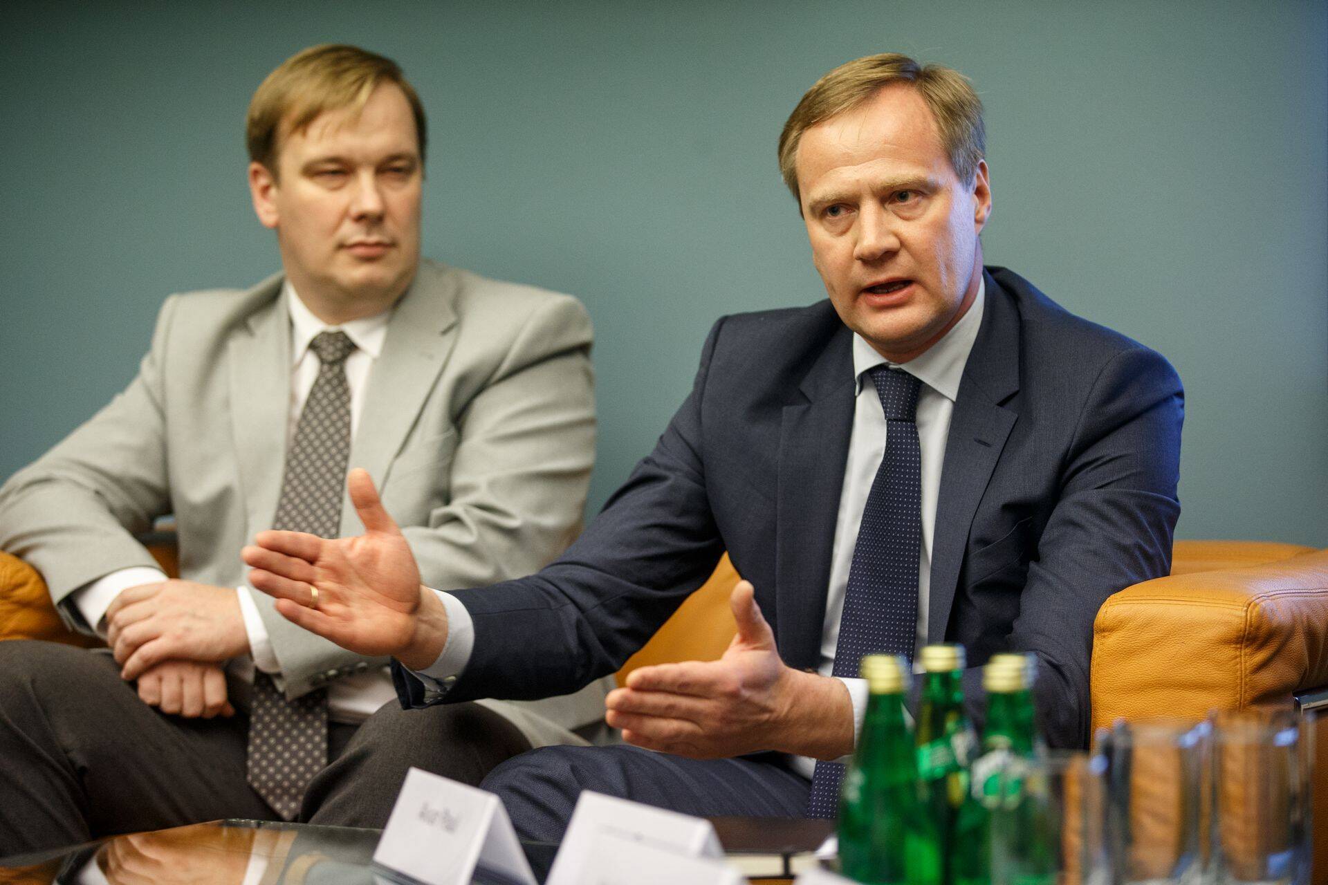 Rahapesu andmebüroo juht Aivar Paul ja Banske Banki Balti panganduse juht Ivar Pae.