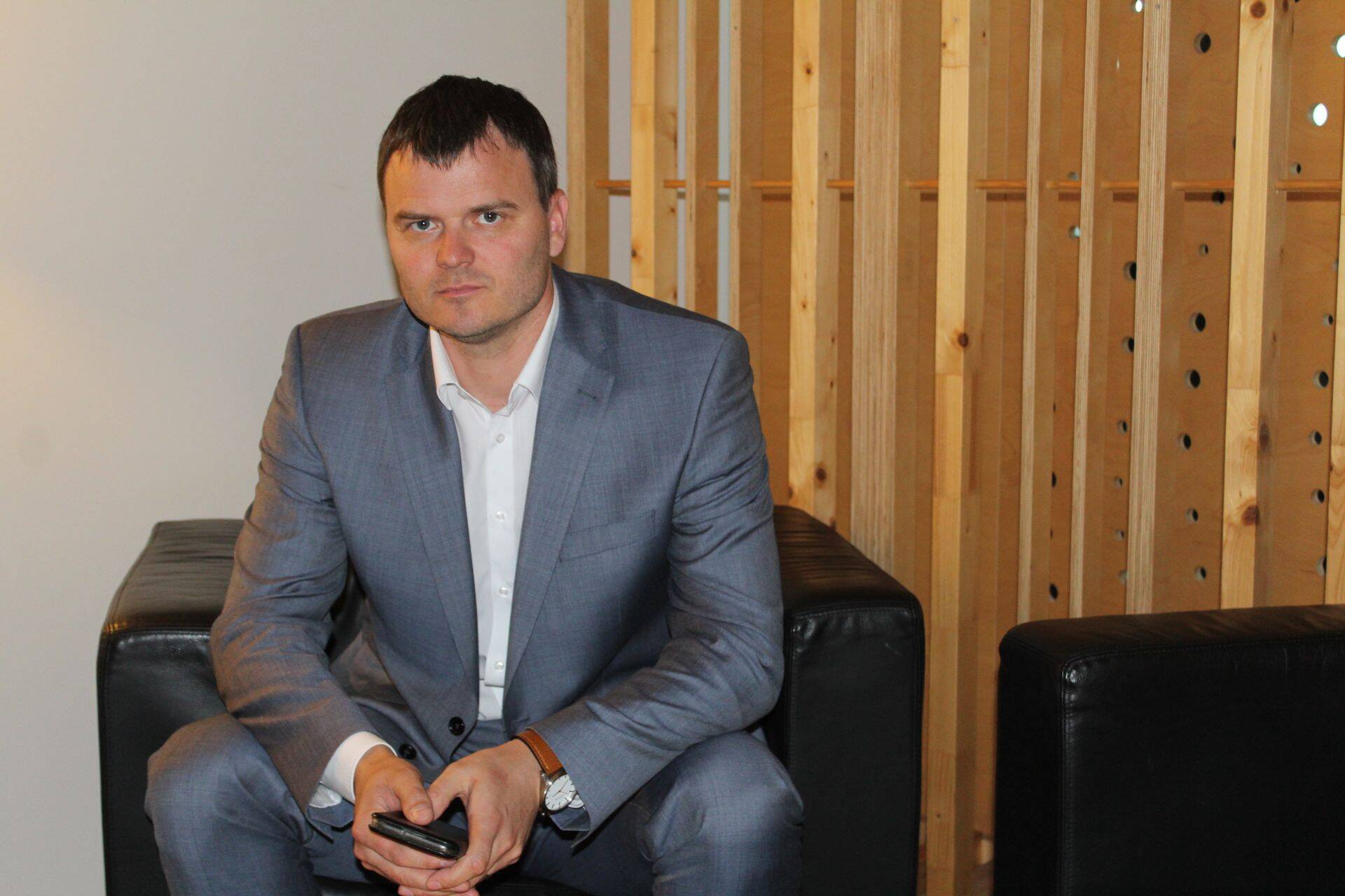 Keskkonnaminister Madis Kallas on kindel - riigimetsas peab raiemaht langema! Erametsaomanikele uusi käske-keelde ta aga ei plaani, vaid usub läbirääkimistesse.