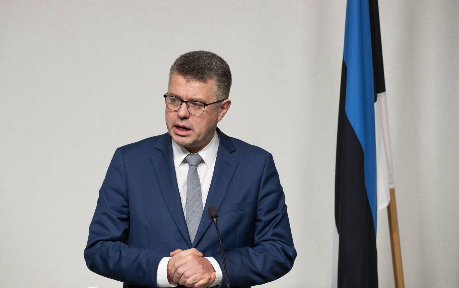 От Isamaa в переговорах участвуют Карл-Сандер Казе, Рийна Солман и Урмас Рейнсалу (на фото).