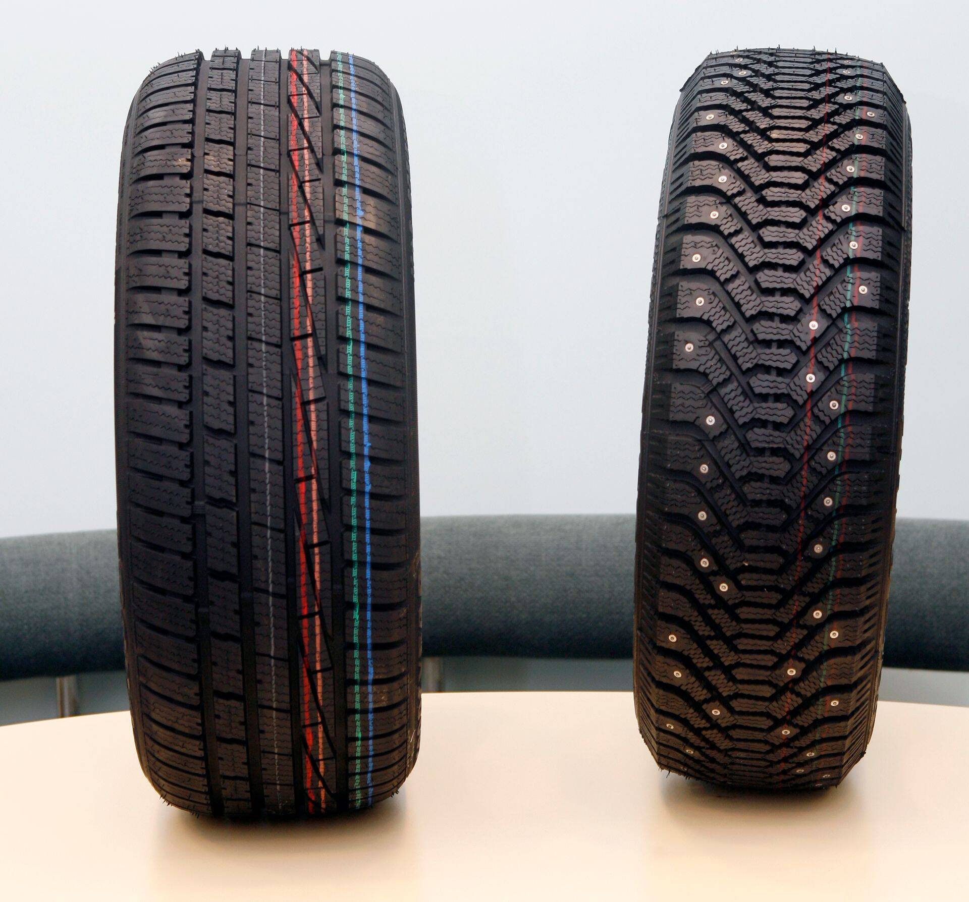 Lamellrehv vasakul ja naastrehv paremal