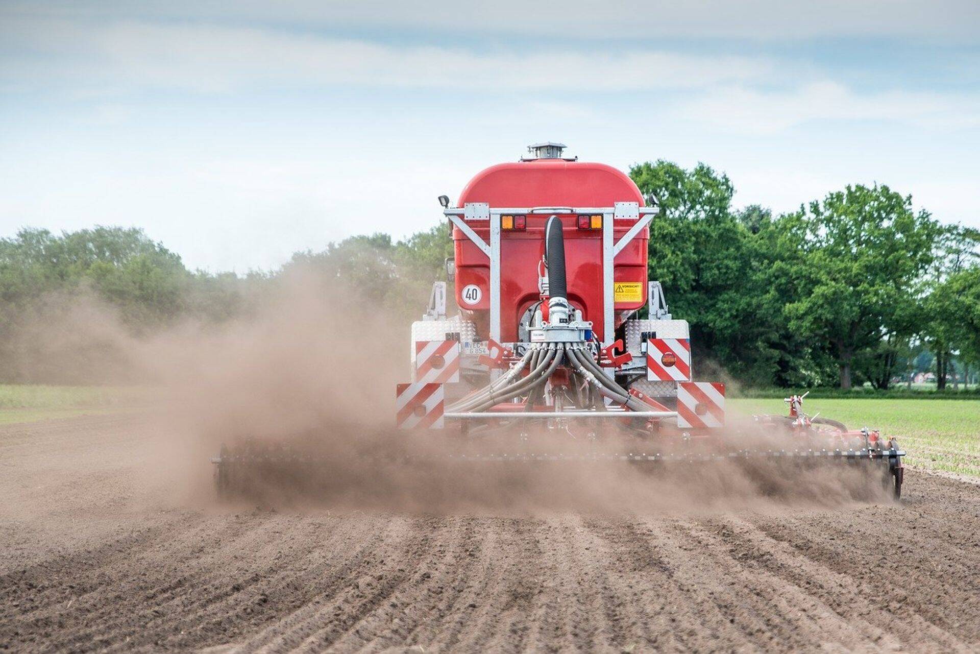 Safer Phosphatesi kinnitusel võib kaadmiumi vähest ladestumist mõnes Läänemere piirkonna riigis selgitada vähese kaadmiumisisaldusega väetiste kasutamisega.