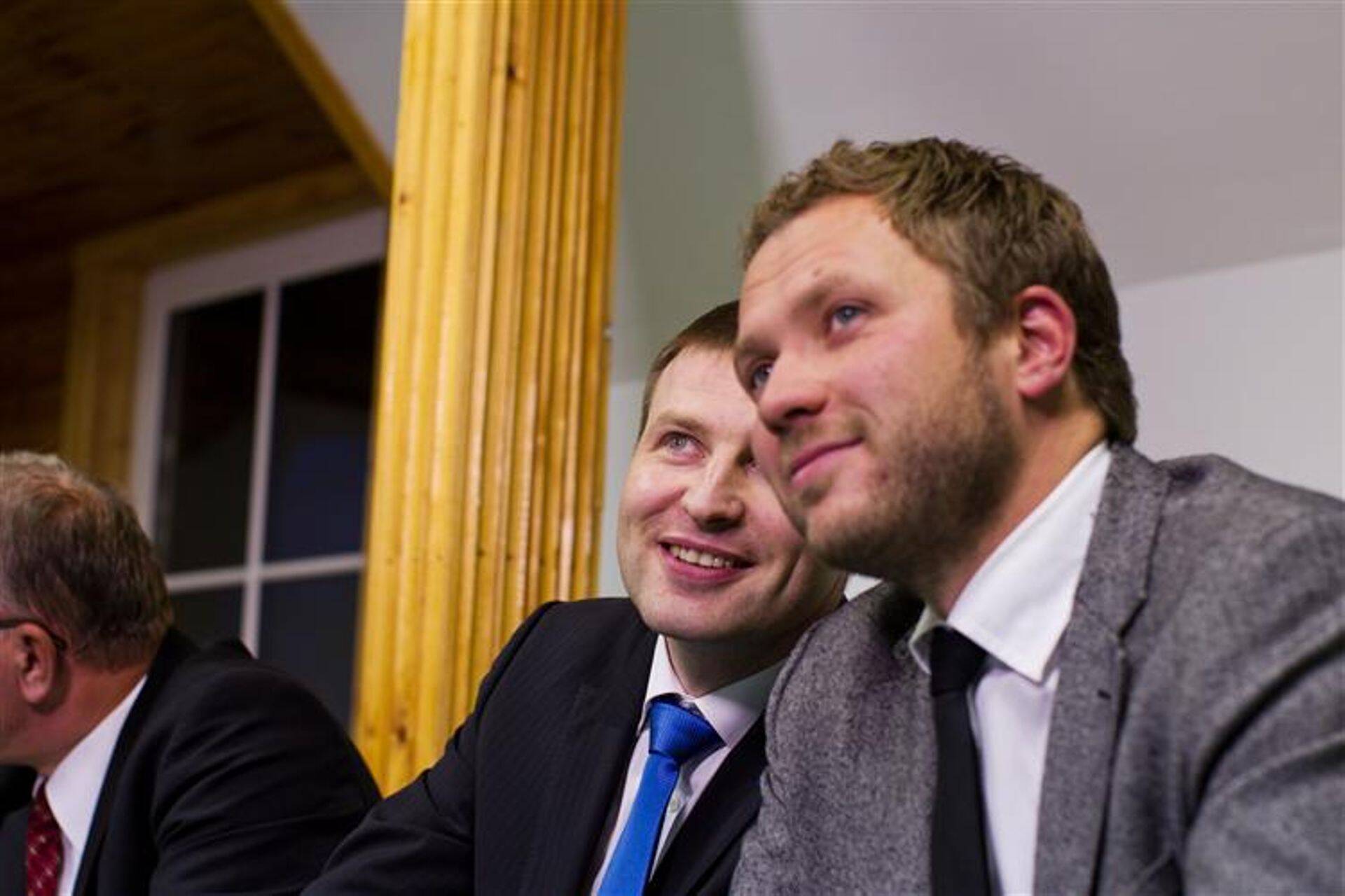 Sotsiaalminister Hanno Pevkuri nägu näitas pressikonverentsil nii rõõmu kui väsimust.