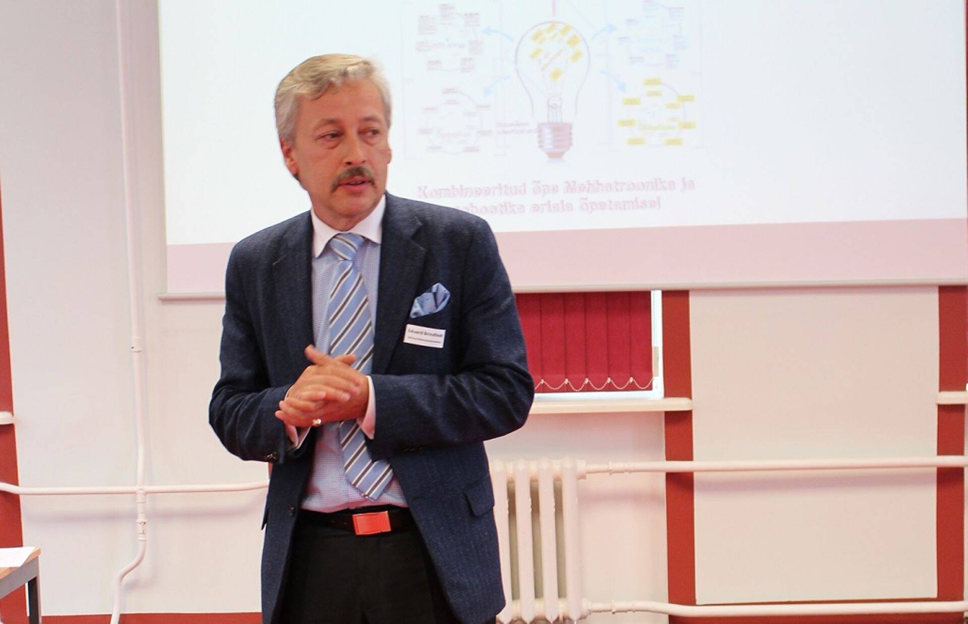 Tallinna Tööstushariduskeskuse Mehaanika- ja elektroonika osakonna juhataja Eduard Brindfeldt.