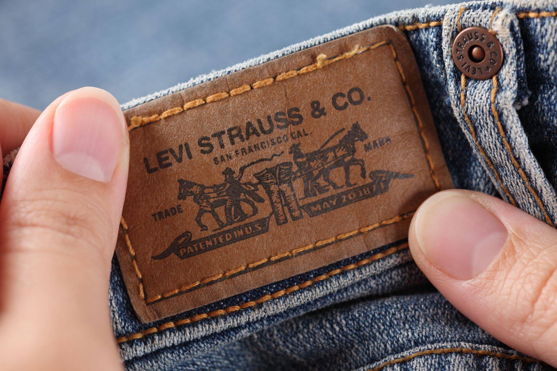 Levi Strauss & Co aktsia tõusis esimesel kauplemispäeval ligi kolmandiku võrra.