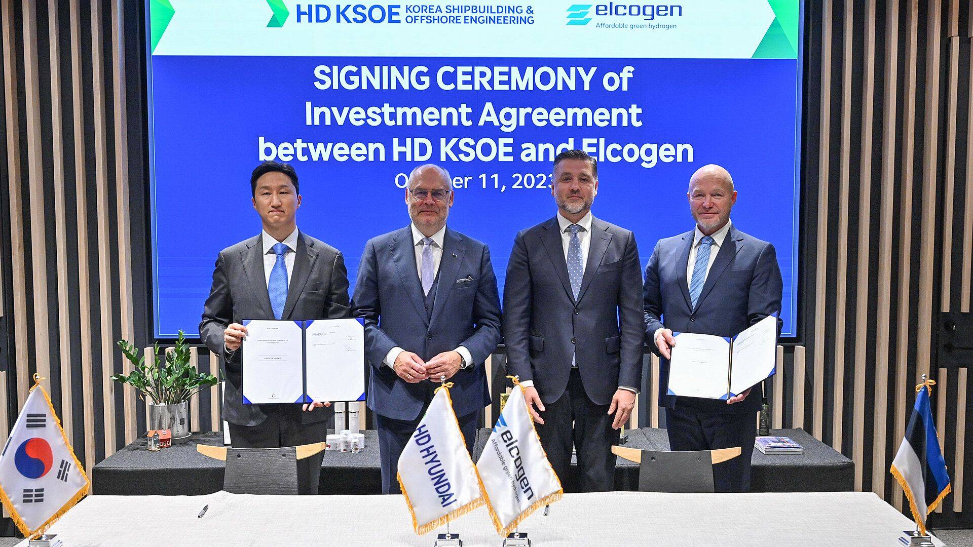HD Hyundai tegevjuht Kisun Chung (vasakul) on veendunud, et strateegiline koostöö Elcogeniga on nurgakiviks jätkusuutlikumate energialahenduste väljatöötamisel. Fotol ka president Alar Karis, Eesti suursaadik Lõuna-Koreas Sten Schwede ja Elcogeni tegevjuht Enn Õunpuu.