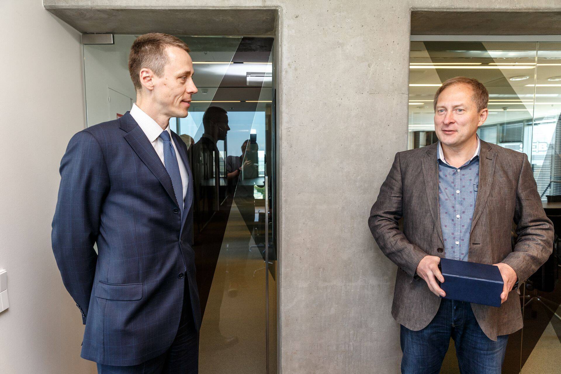 Majandusarengu töögruppi juhtinud Erkki Raasuke ja Eesti Tööandjate Keskliidu juhataja Toomas Tamsar.
