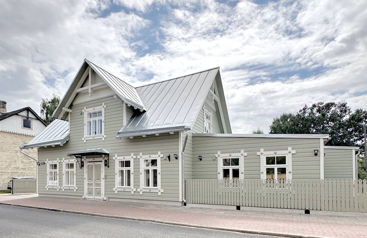 Kontsept Arhitektuuribüroo poolt projekteeritud korterelamu Tartus Peetri tänav 7 pakub varasema mahajäetud hoone asemel üksnes silmailu. Uue ilme saanud korterelamu on hea näide sellest, kuidas omavahel on kokku saanud väärikas vana ning uhke uus.