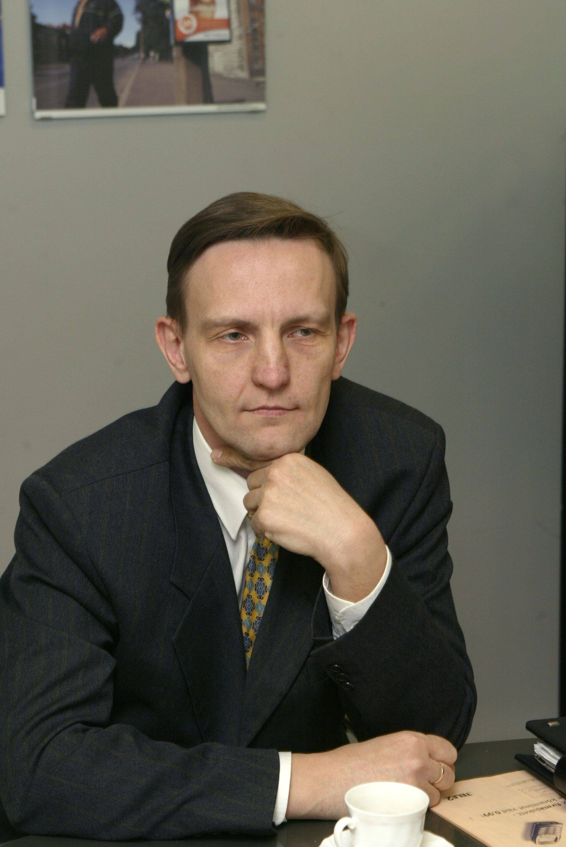 Ardo Ojasalu on lisaks maksukonsultandi amtile ning erakondade rahastamise järelevalve komisjoni esimehe ametile ja Riito ehituse AS nõukogu esimees ja Luksemburgi registreeritud firma Baltic Construction Group S.A. juhatuse liige.