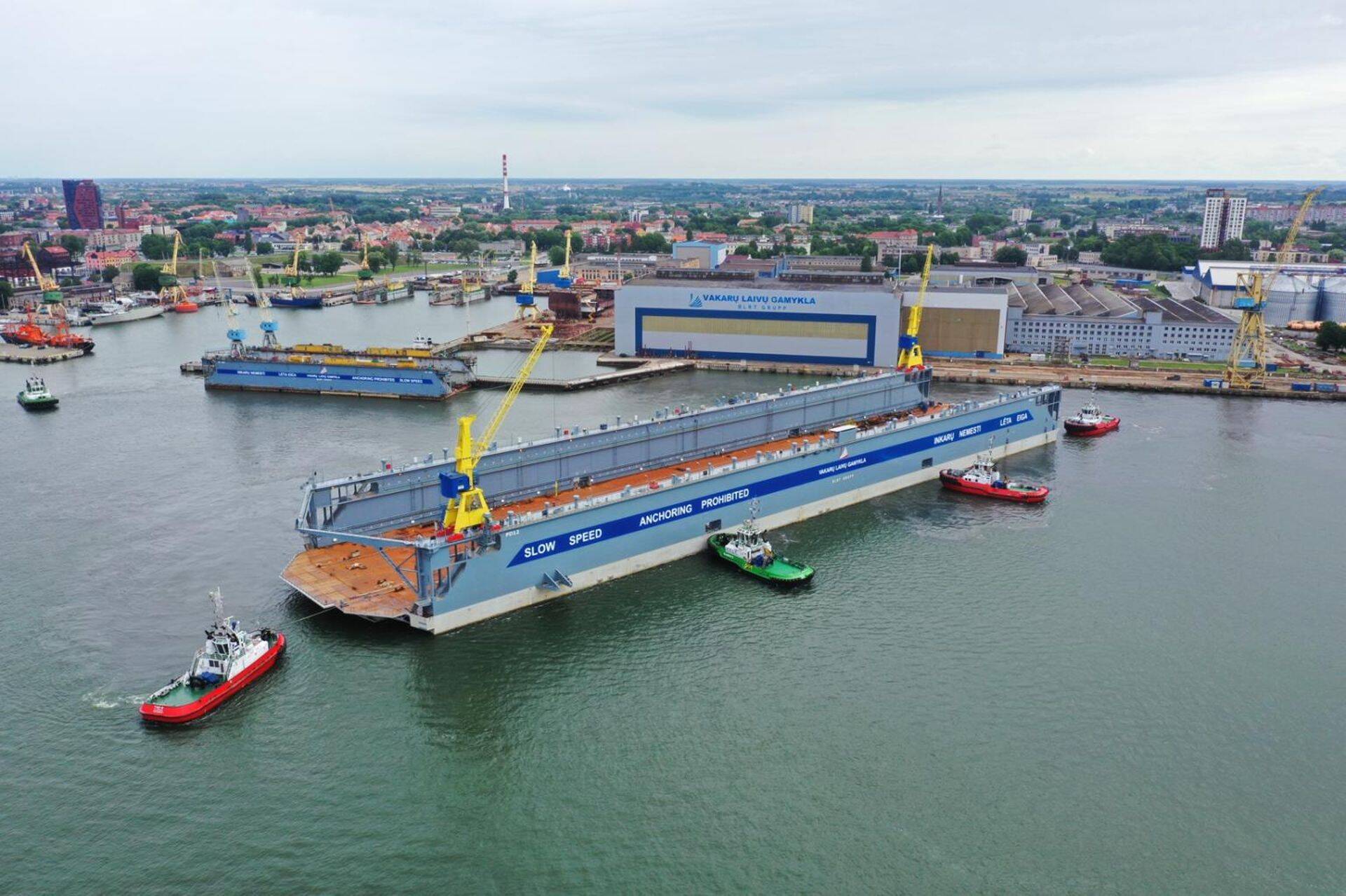Baltimaade suurim ujuvdok paigaldati Klaipedasse, kuna Leedu tööjõupoliitika on ettevõtjatele oluliselt sõbralikum.