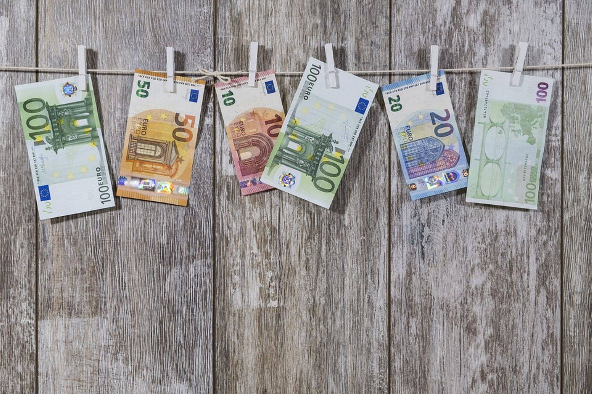 C 1 января минимальная зарплата вырастет на 6,3% до 500 евро в месяц