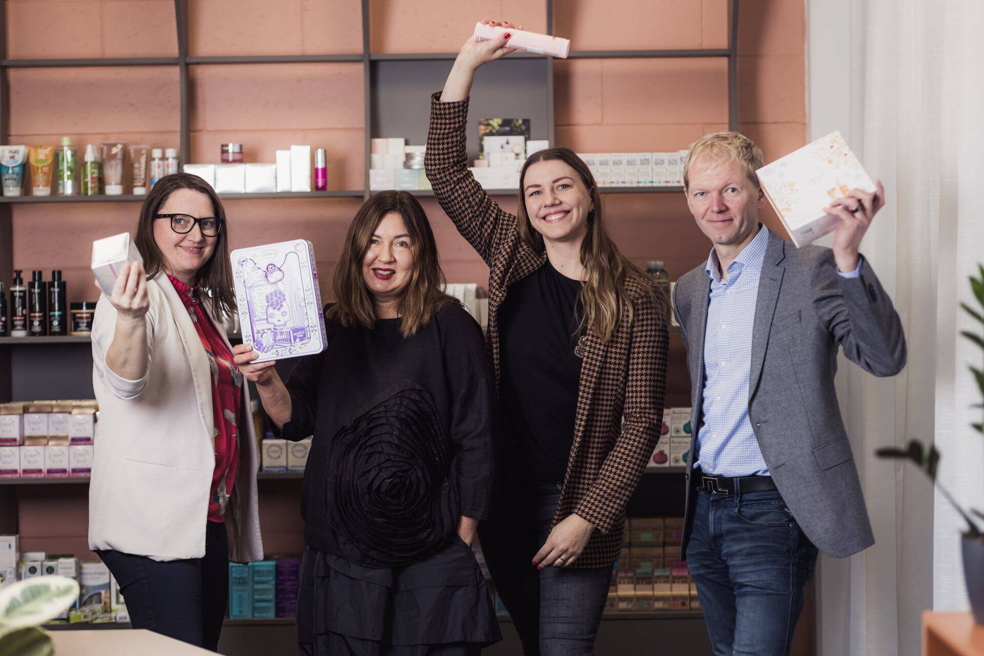 MG Beauty meeskond, fotol vasakult teine ettevõtte omanik ja juht Ave Ottesson.