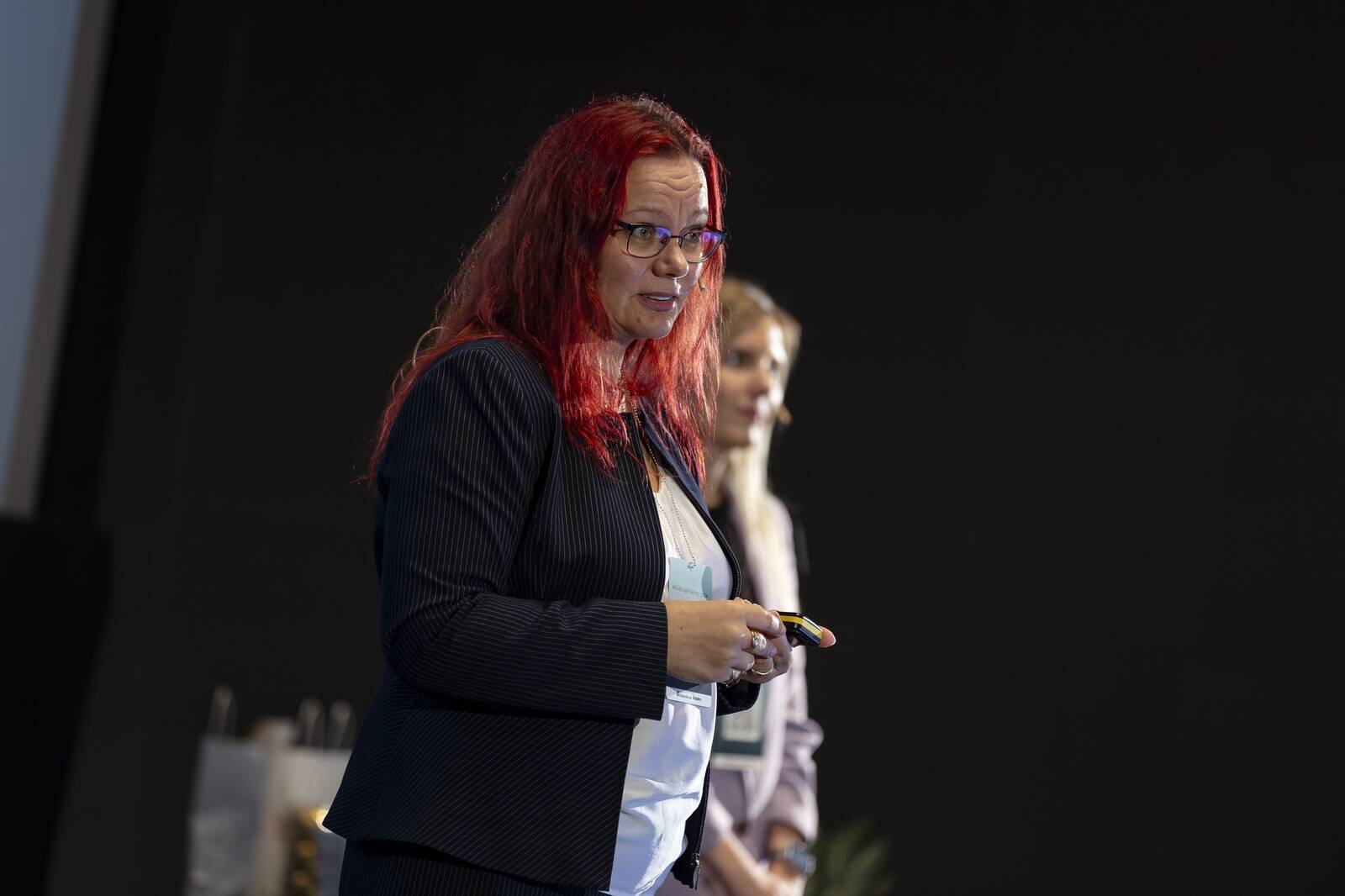 Keeleteadlane ja -toimetaja Helen Roots jagamas keelesoovitusi konverentsil Müügijuhtimine 2024