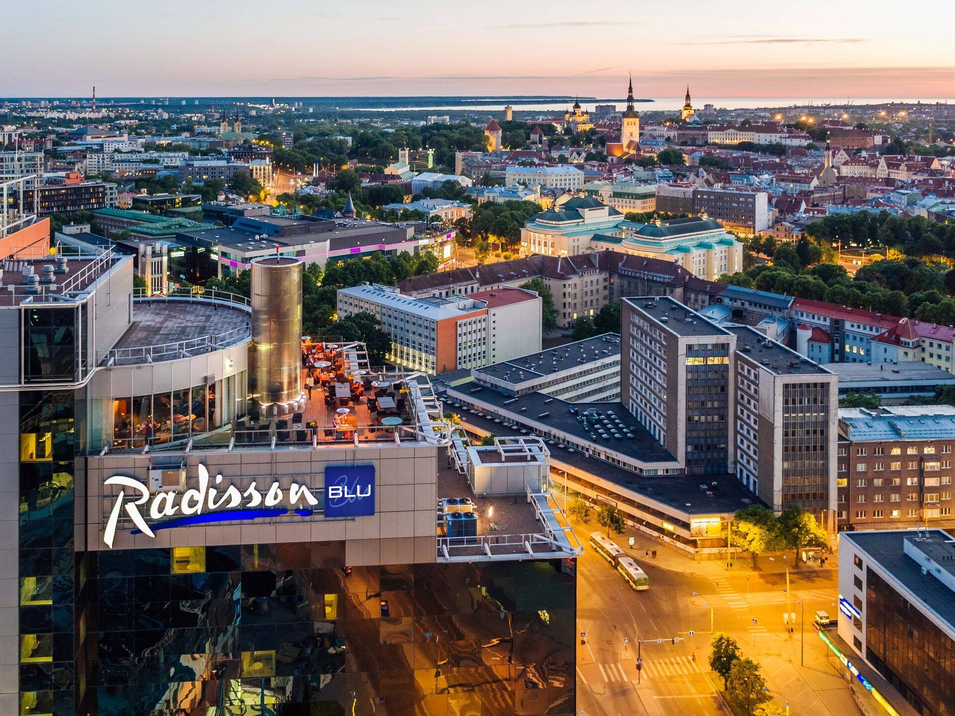 Foto esiplaanil asuv Radisson Blu Sky Hotel on üks Open House´i avatud majadest