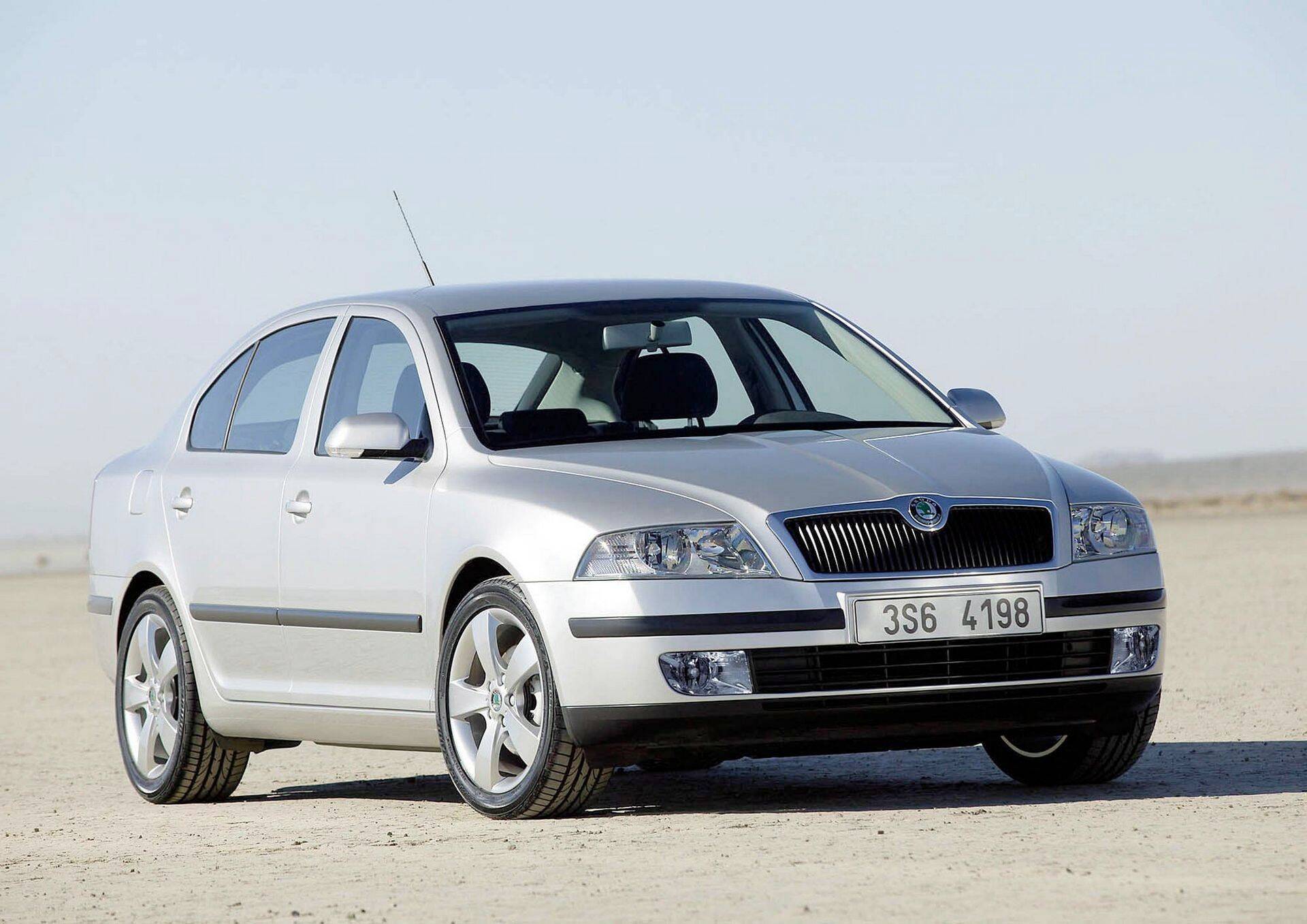 Škoda Octavia on Narva ja Valga haigla juhi ametiauto. Škoda ühte teist mudelit kasutab Läänemaa haigla juht.