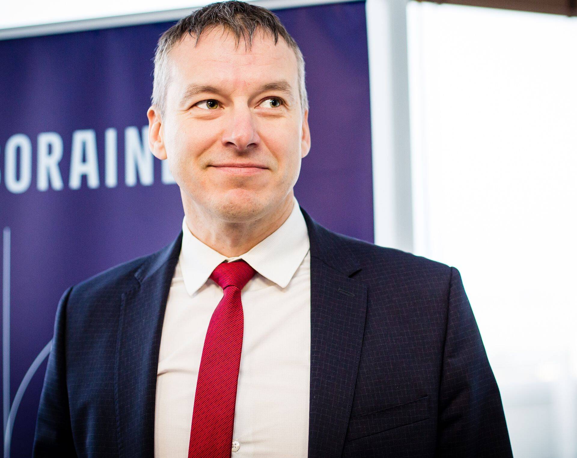 Endine peaprokurör, Soraineni vandeadvokaat Norman Aas.