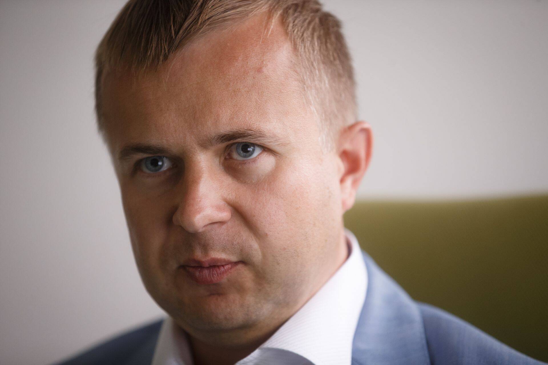 Advokatuuri aukohus leidis, et vandeadvokaat Enno Heringson väärib ranget karistust. Ta peab tasuma maksimumilähedase trahvisumma.