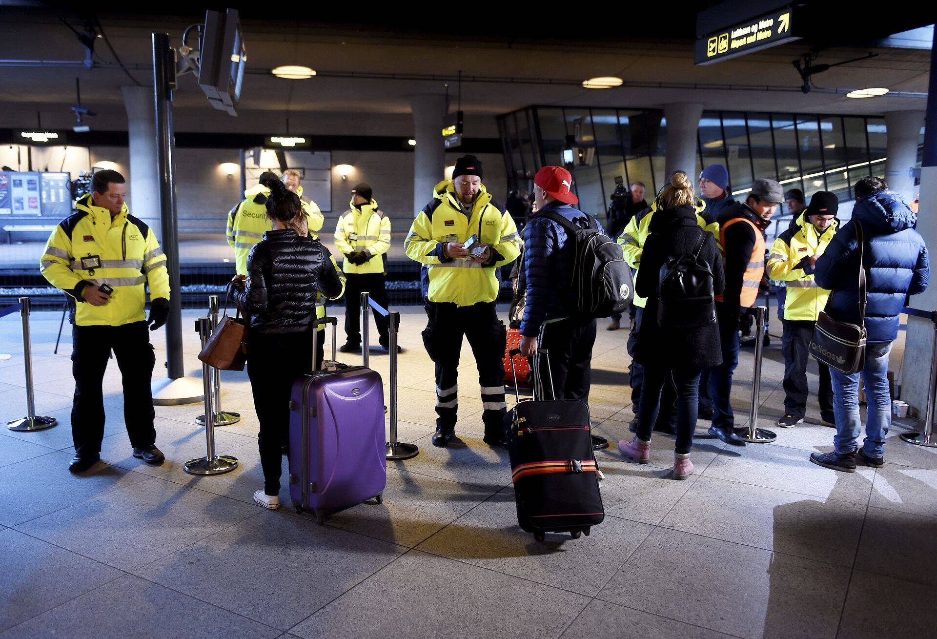 Rootslaste piirikontroll Taanis Kastrupi rongijaamas