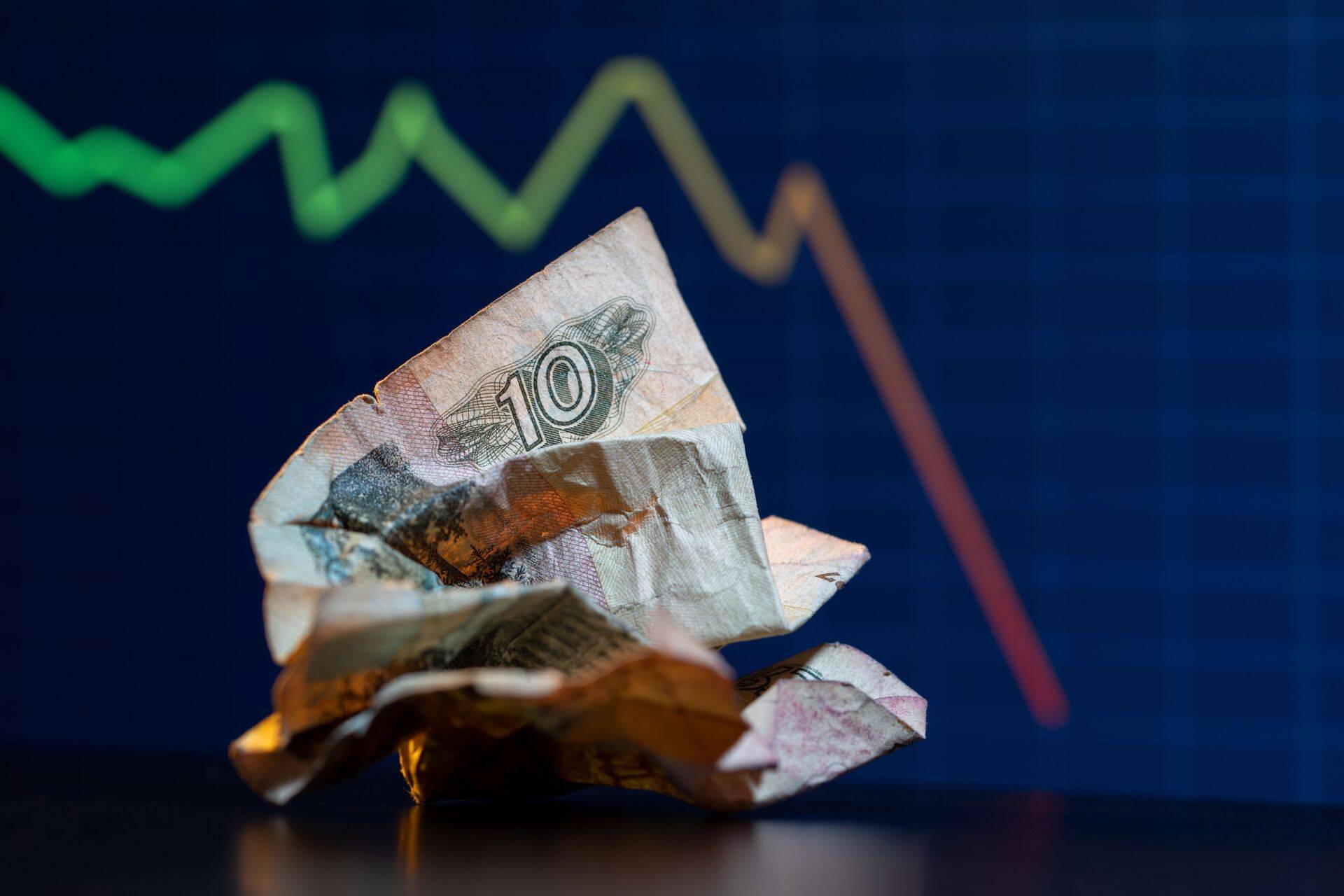 По прогнозам Центробанка, экономика РФ в 2024 году может вырасти на 1,5-2,5% – после того как в 2022 году снизится на 4-6%, а в 2023 году – на 1-4%. В 2025 году рост должен остаться на уровне 1,5-2,5%.