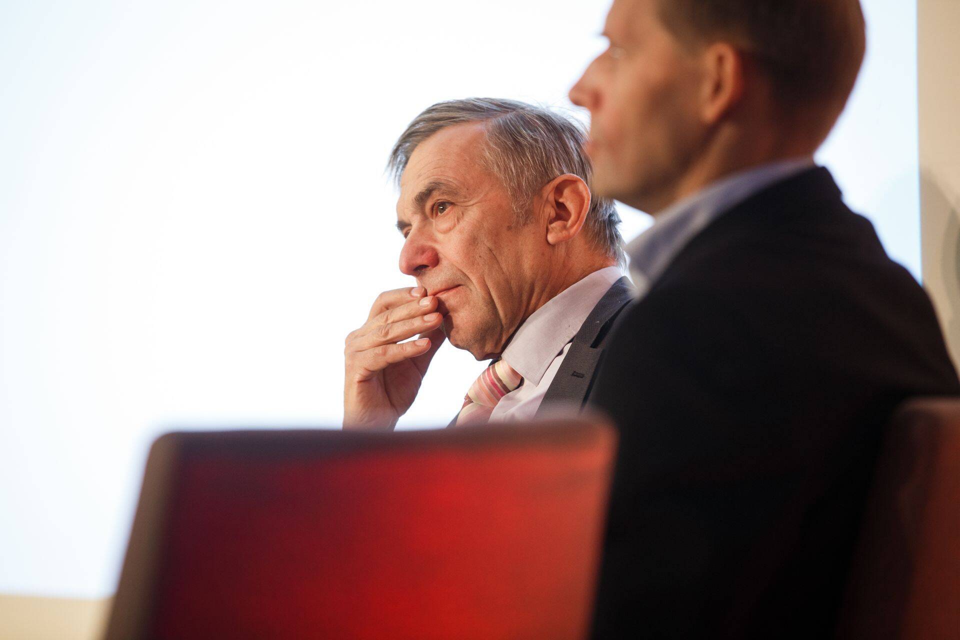 Majandusekspert Heido Vitsur arvab, et valitsus laenuvõtmisele mõtlema ei pea.