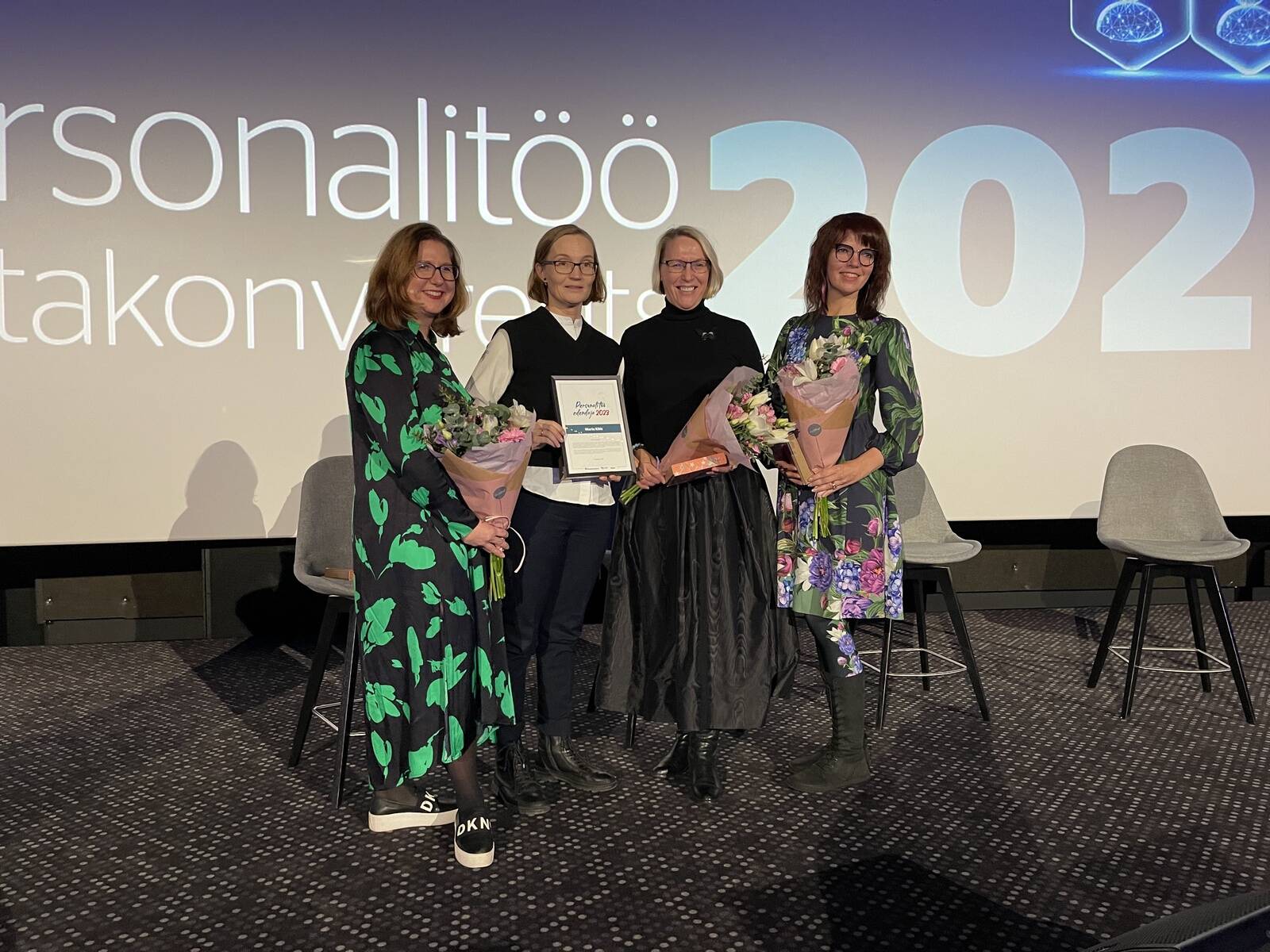 Personalitöö valdkonna edendaja nominente õnnitles ja andis üle esikoha diplomi möödunud aasta võitja, Telia personalijuht Ingrid Viinapuu.