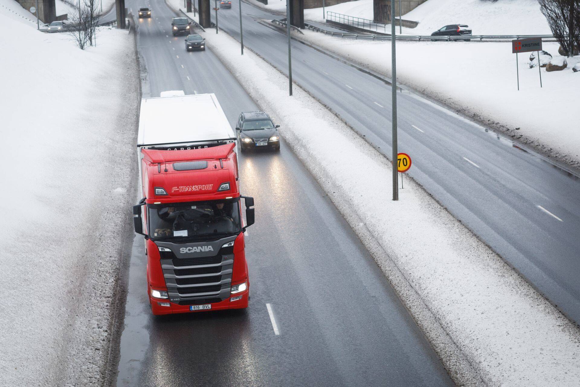Maist on autoettevõtjetel kohustus maksta autojuhtidele vähemalt 950 eurot ametlikku palka.