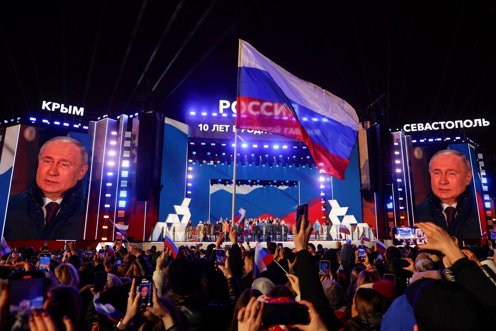 Venemaa presidendiks “valitud” Vladimir Putin tähistas esmaspäeval Moskvas Punasel väljakul oma võitu ja Krimmi okupeerimise 10. aastapäeva.