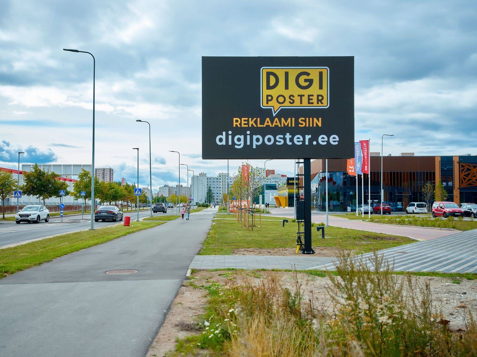 Hetkel on Digipostri portfellis kolm LED-ekraani: Tallinnas Tähesaju Citys, Peetris ja Otepääl (vaata galeriid).