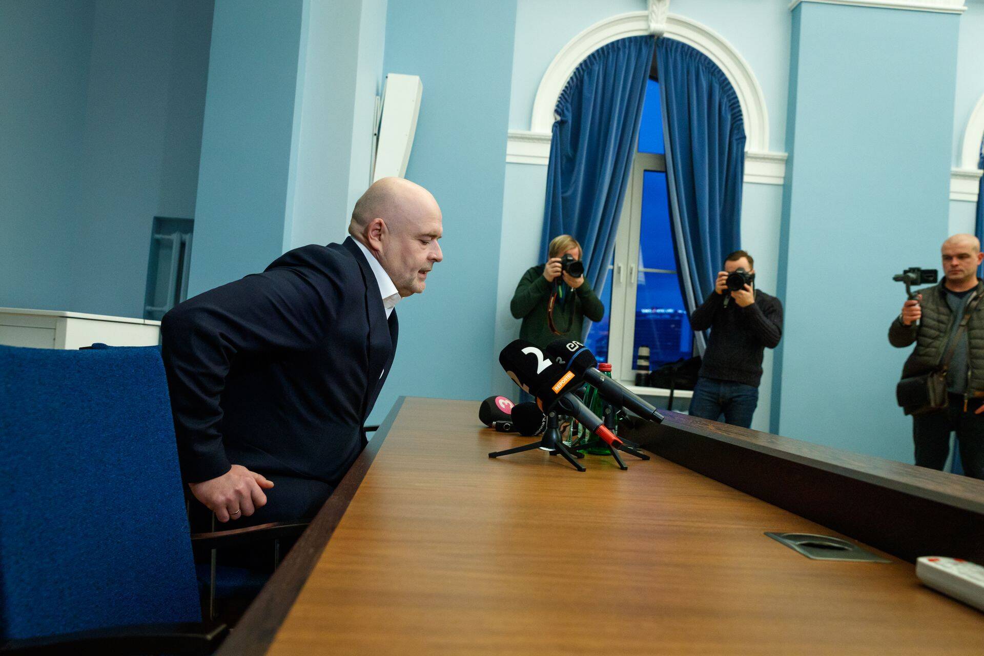 Siseminister Andres Anvelt tänasel pressikonverentsil.