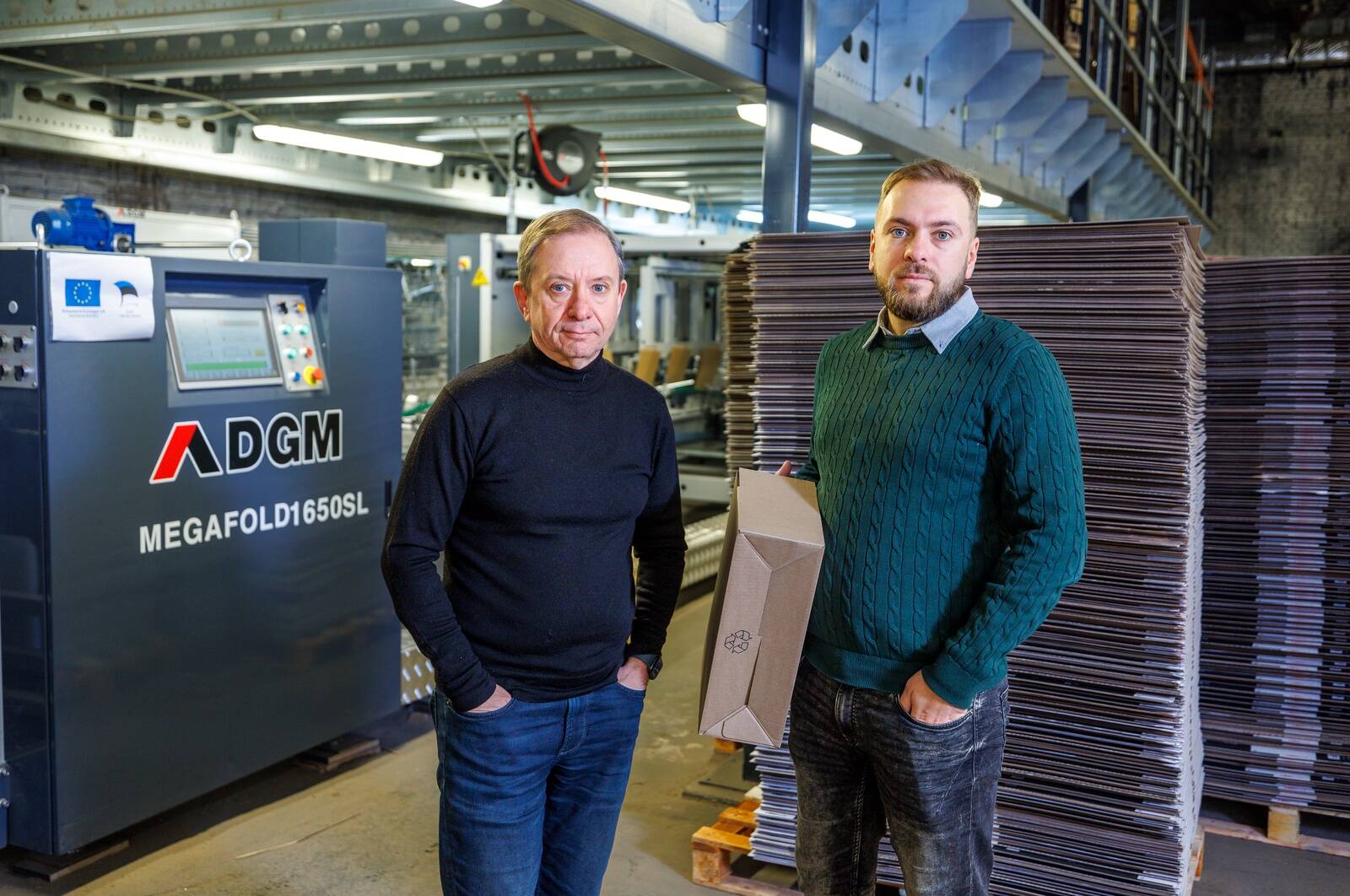 Ligi 30 aastat tegutsenud lainepapist pakendeid tootvas ettevõttes Multipakend Tootmine OÜ töötavad igapäevaselt õlg-õla kõrval ettevõtte asutaja ja juhatuse esimees Boriss Tšernjak (vasakul) ja tema poeg tegevjuht Mihhail Tšernjak (paremal).