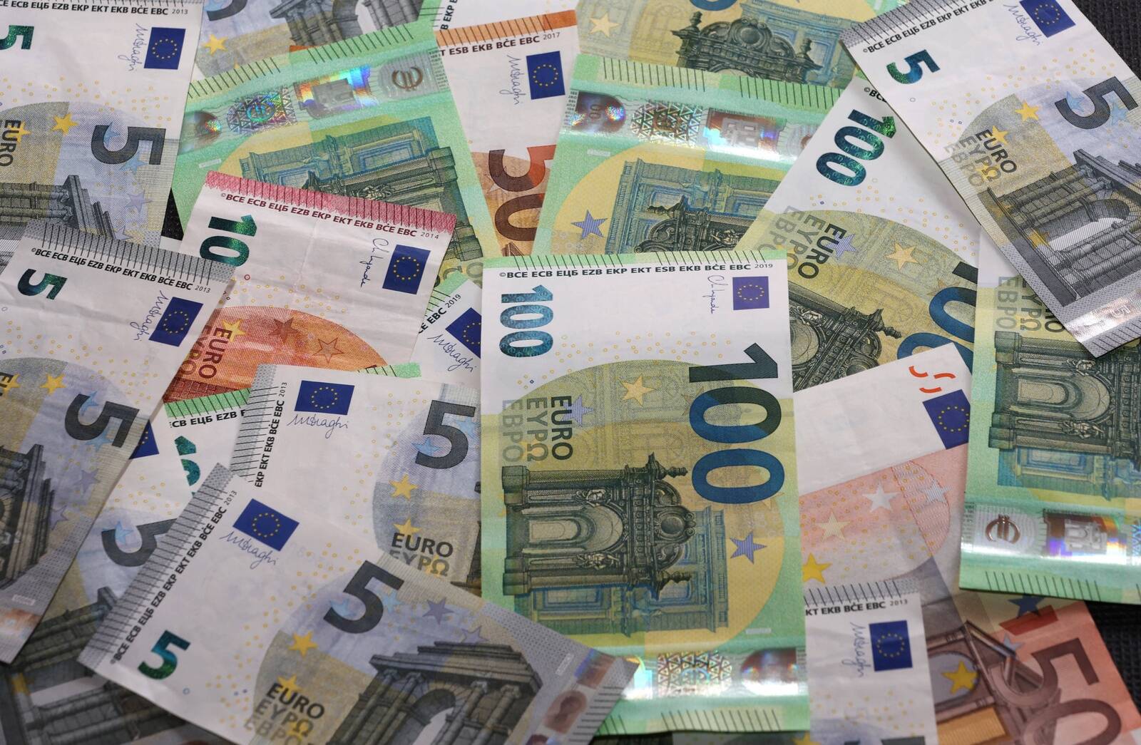 Европарламент принял постановление, требующее, чтобы все платежи в ЕС были мгновенными