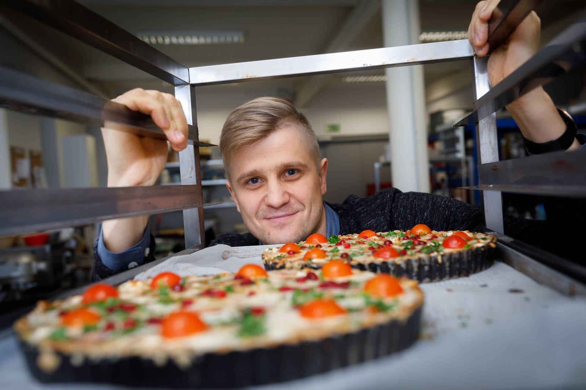 Restorani Kolm Tilli omanikeringis on ka Joel Ostrat.