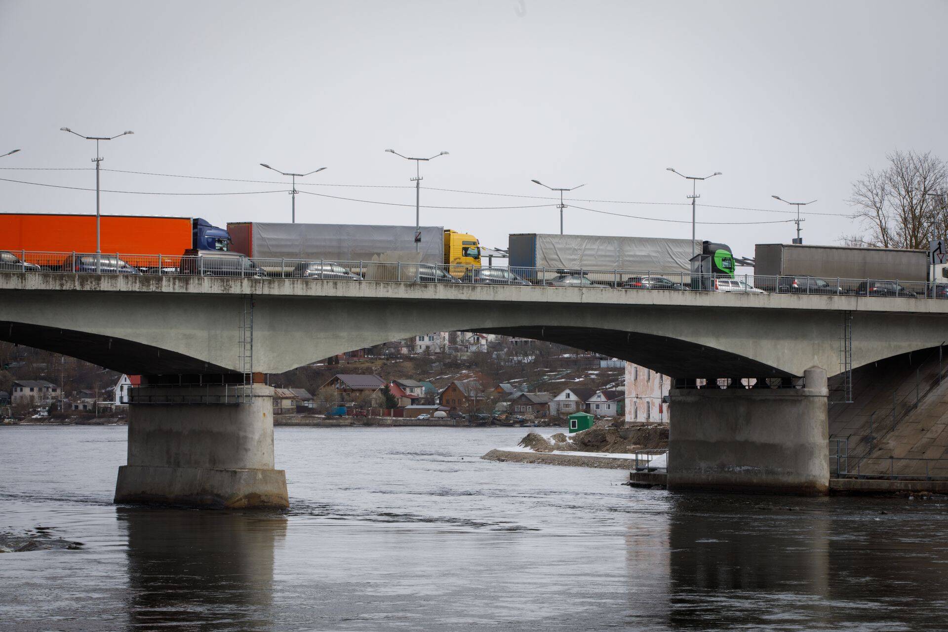 Puuduste tõttu elektroonilises järjekorrasüsteemis ei saa transpordifirmad kaupa õigel ajal kohale toimetada.