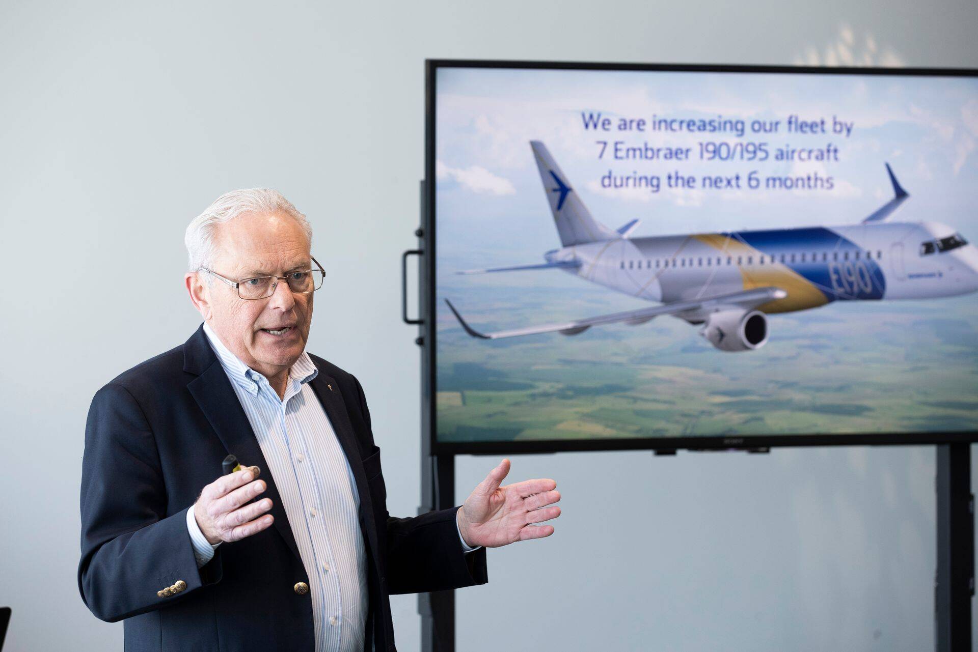 Uurimise alla mineva aja algus: 2020 veebruaris tutvustas Regional Jet seitsme Embraer-tüüpi lennuki lisandumisest lennukiparki ning avalikustas uue brändinime Xfly.