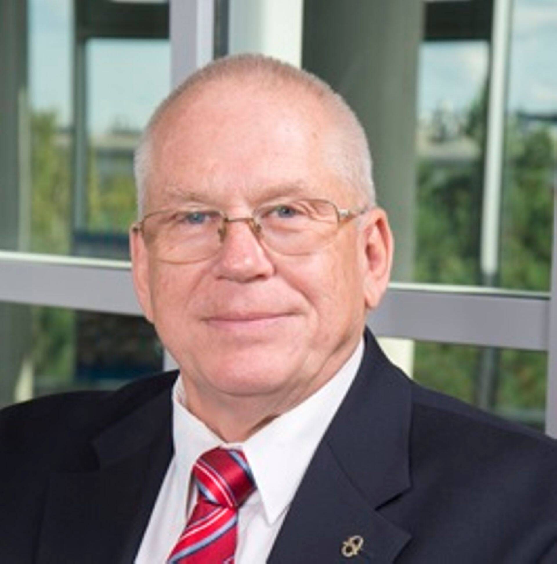 Eesti Infotehnoloogia Kolledži rektori kohusetäitja, IT Kolledži kauaaegne külalisõppejõud, Estonian Business School`i professor Peeter Lorents.