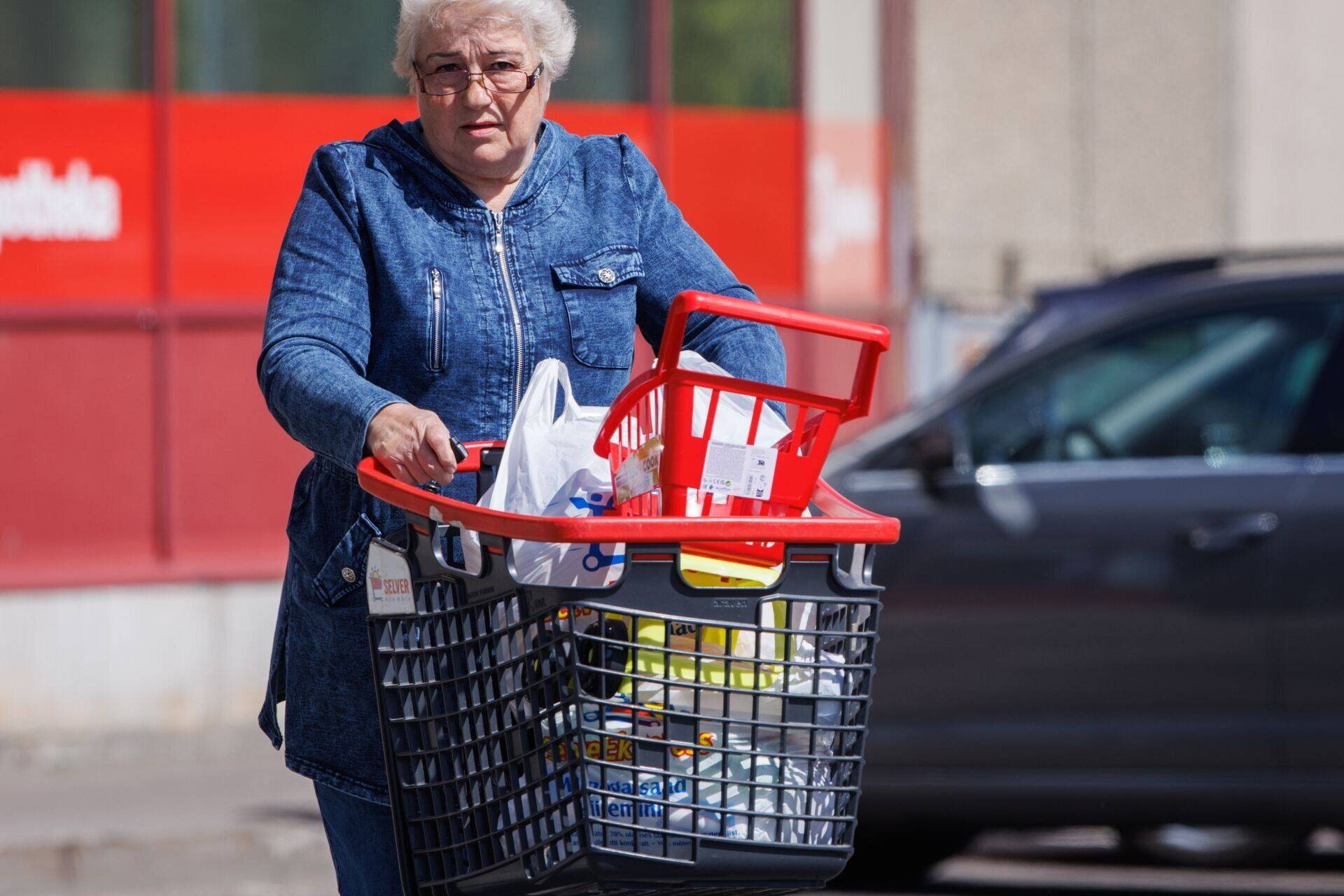 По сравнению с августом цены на продукты несколько снизились.
