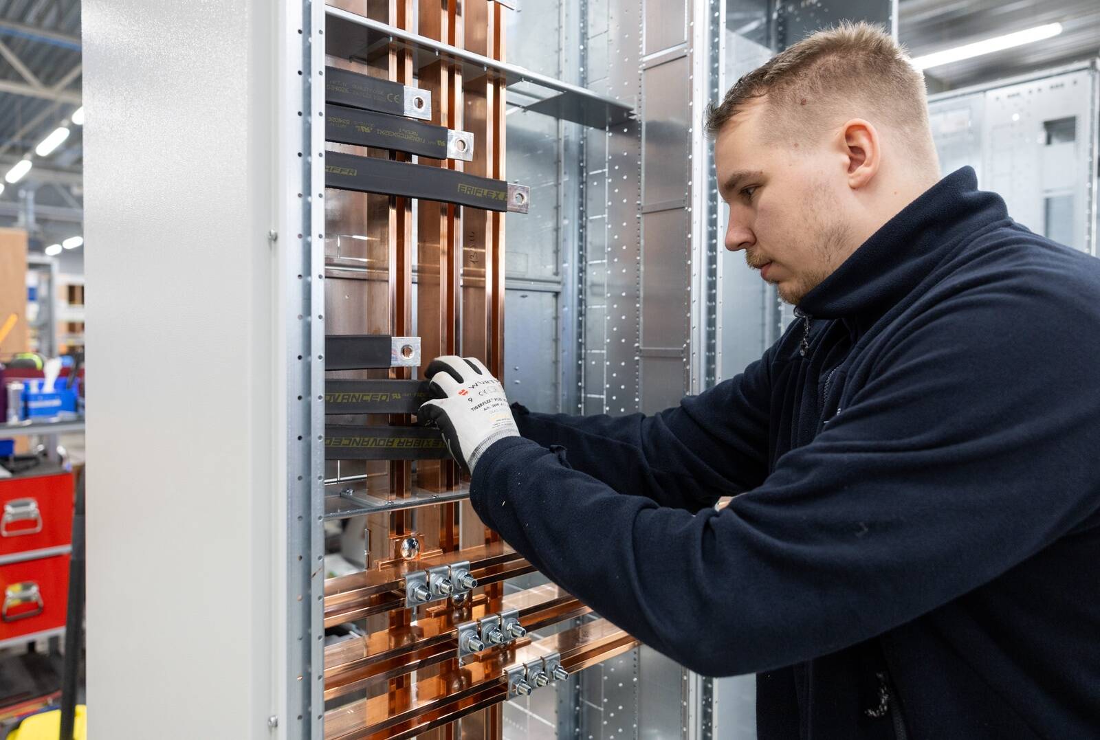 Elektriseadmete tootmine kasvas novembris 20%. Pildil töö Harju Elektri Keila tehases.