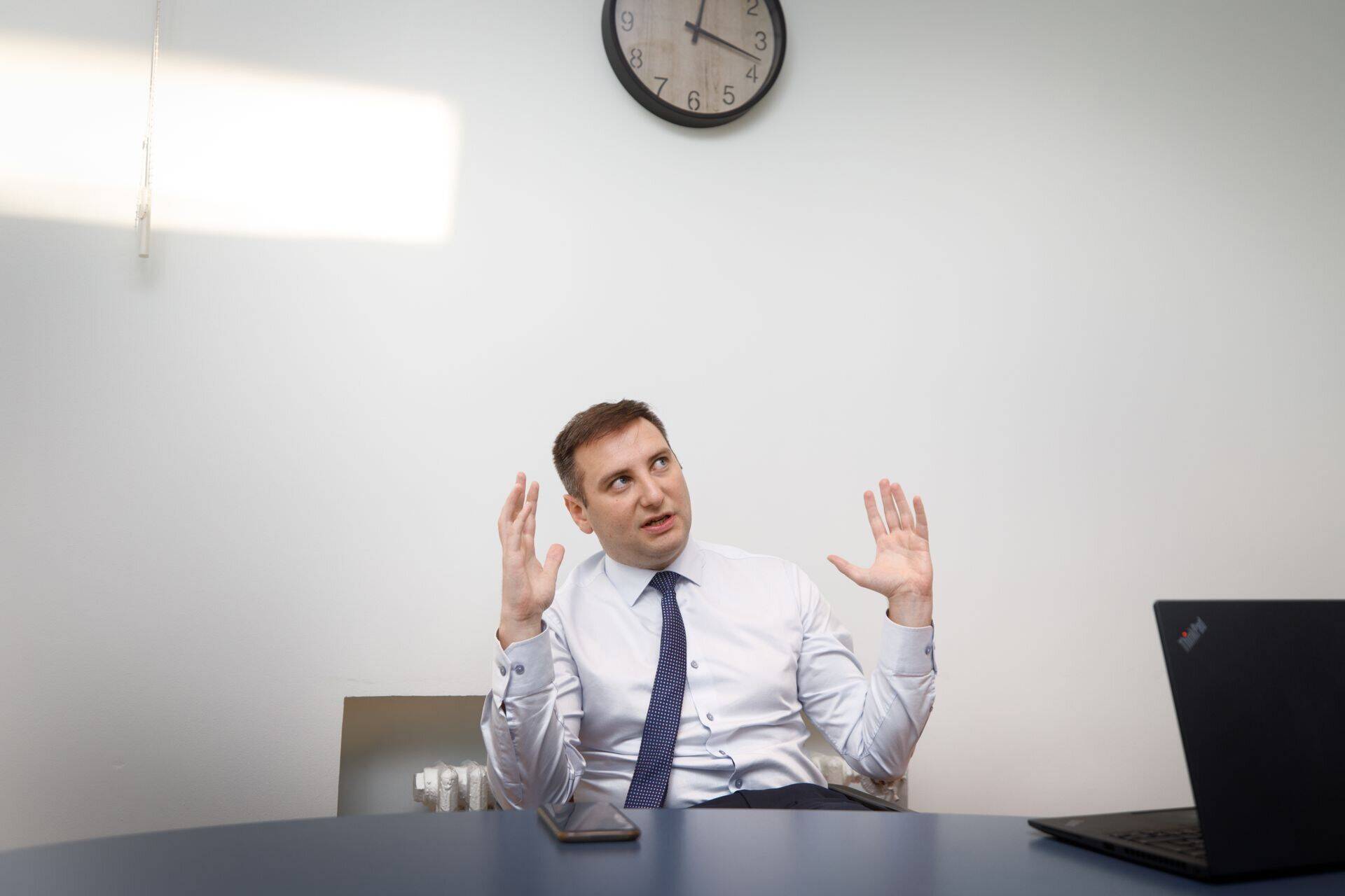 Вице-мэр Таллинна Владимир Свет заявил в интервью, что частных собственников не планируют штрафовать за неубранный снег.