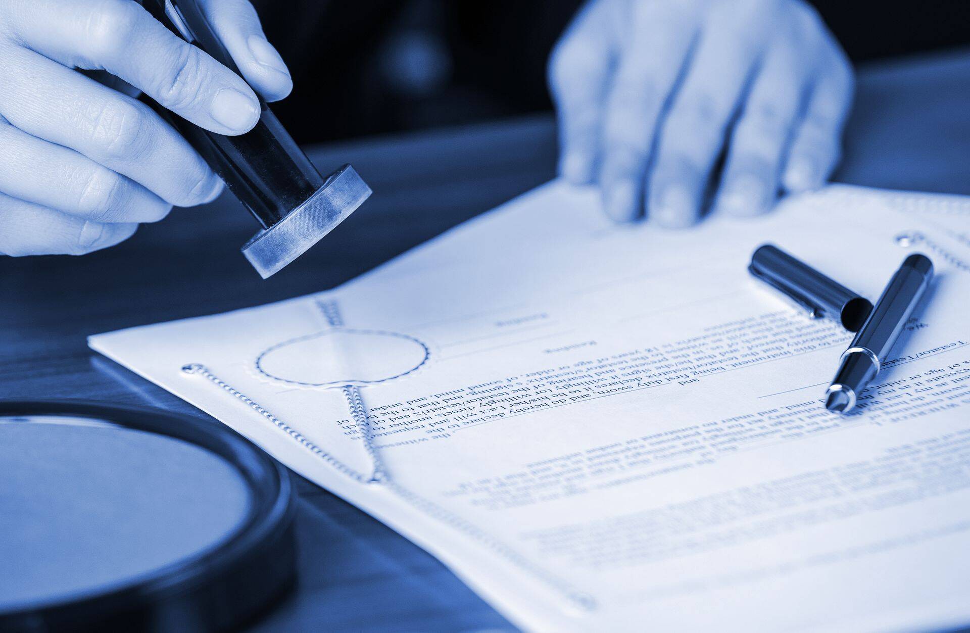 Задача нотариуса - гарантировать законность сделки, а не определять ее условия.