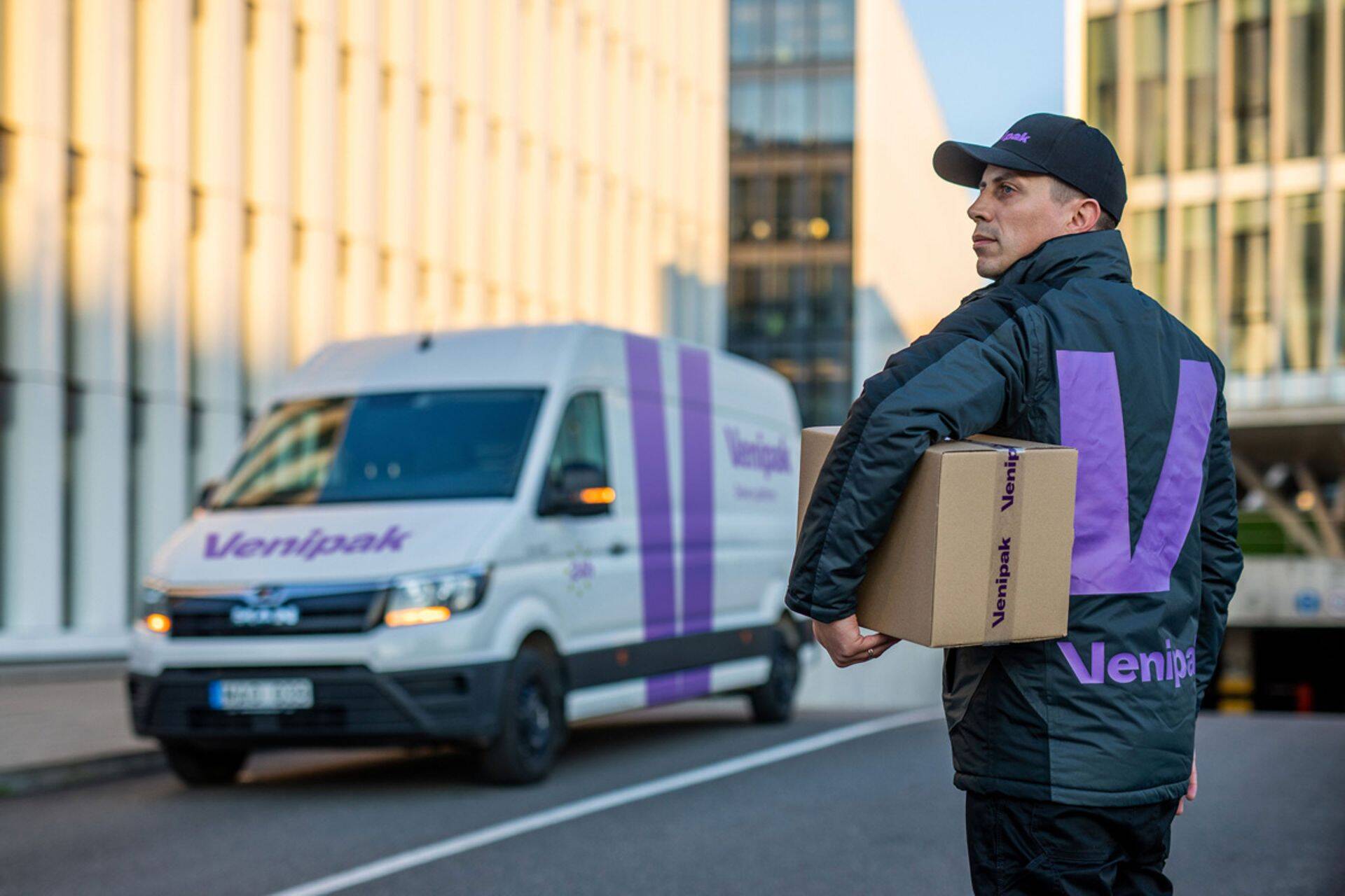 Aruandeaasta lõpus töötas Venipak Eestis 33 töötajat.